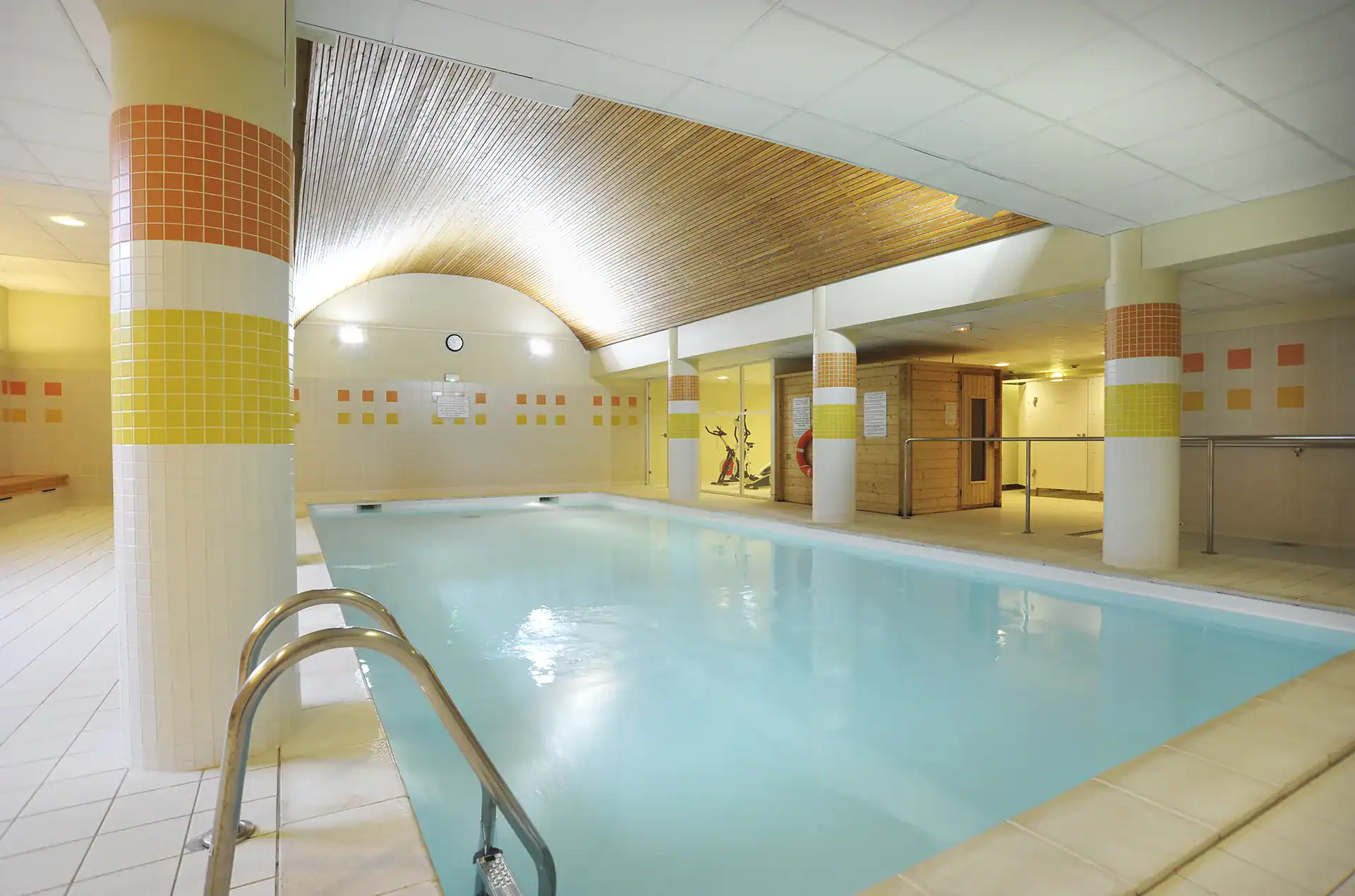 Heated indoor swimming pool at the Goelia Les Grands Ax holiday residence in Ax Les Thermes