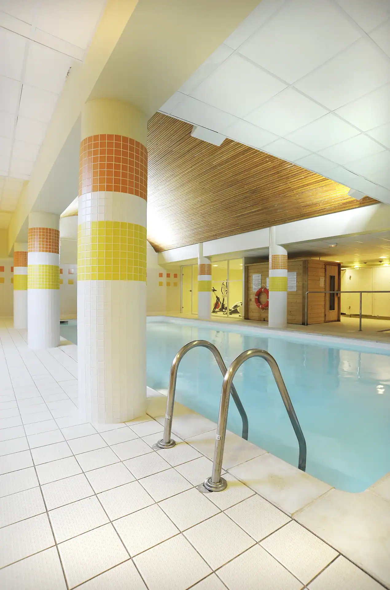 Heated indoor swimming pool at the Goelia Les Grands Ax holiday residence in Ax Les Thermes
