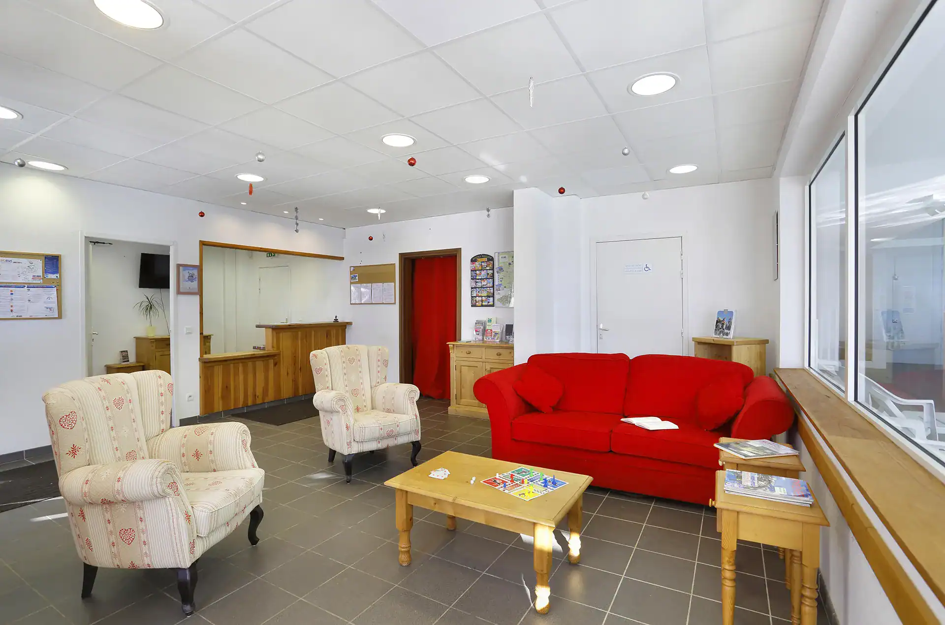 Reception at Les Chalets du Belvédère Goélia holiday residence in Font Romeu