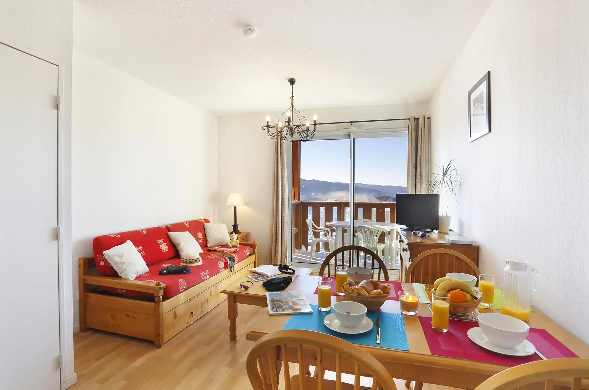 Example of a living room at Les Chalets du Belvédère Goélia holiday residence in Font Romeu