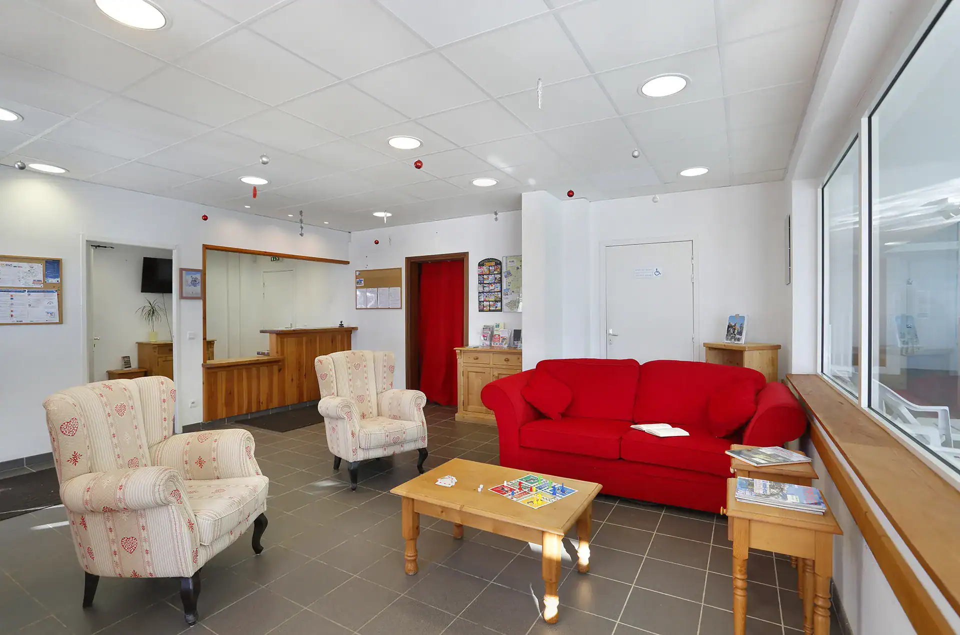 Reception at Les Chalets du Belvédère Goélia holiday residence in Font Romeu