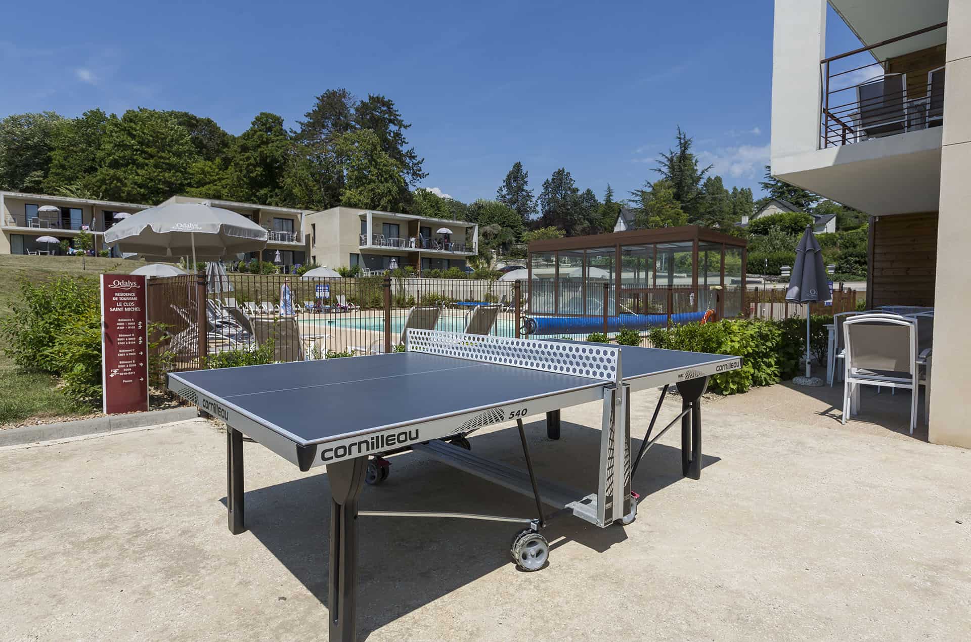 Table de tennis de table de la résidence de vacances Goélia Le Clos St Michel à Chinon dans les Châteaux de la Loire