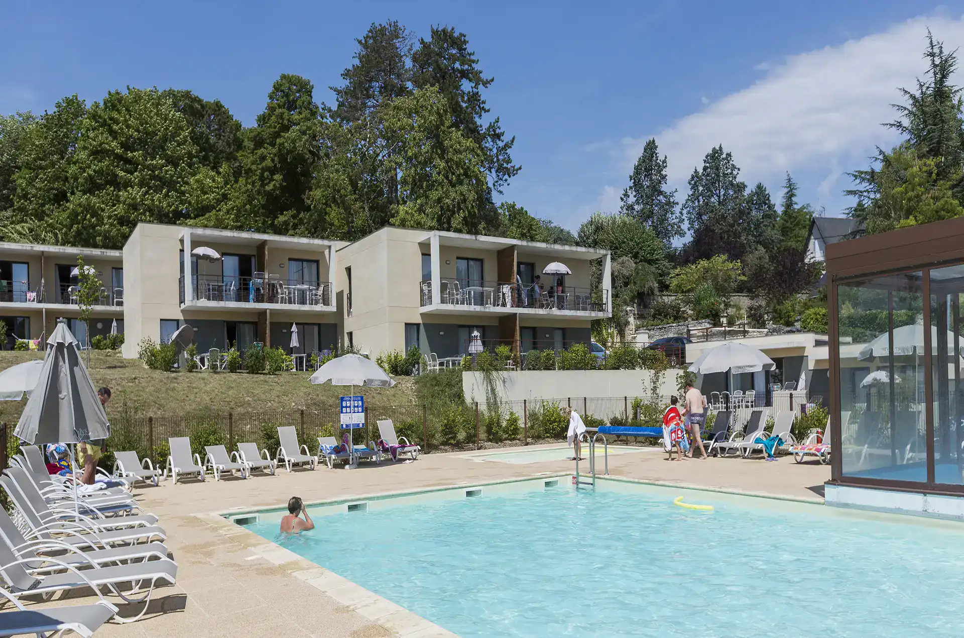 Piscine de la résidence de vacances Goélia Le Clos St Michel à Chinon dans les Châteaux de la Loire