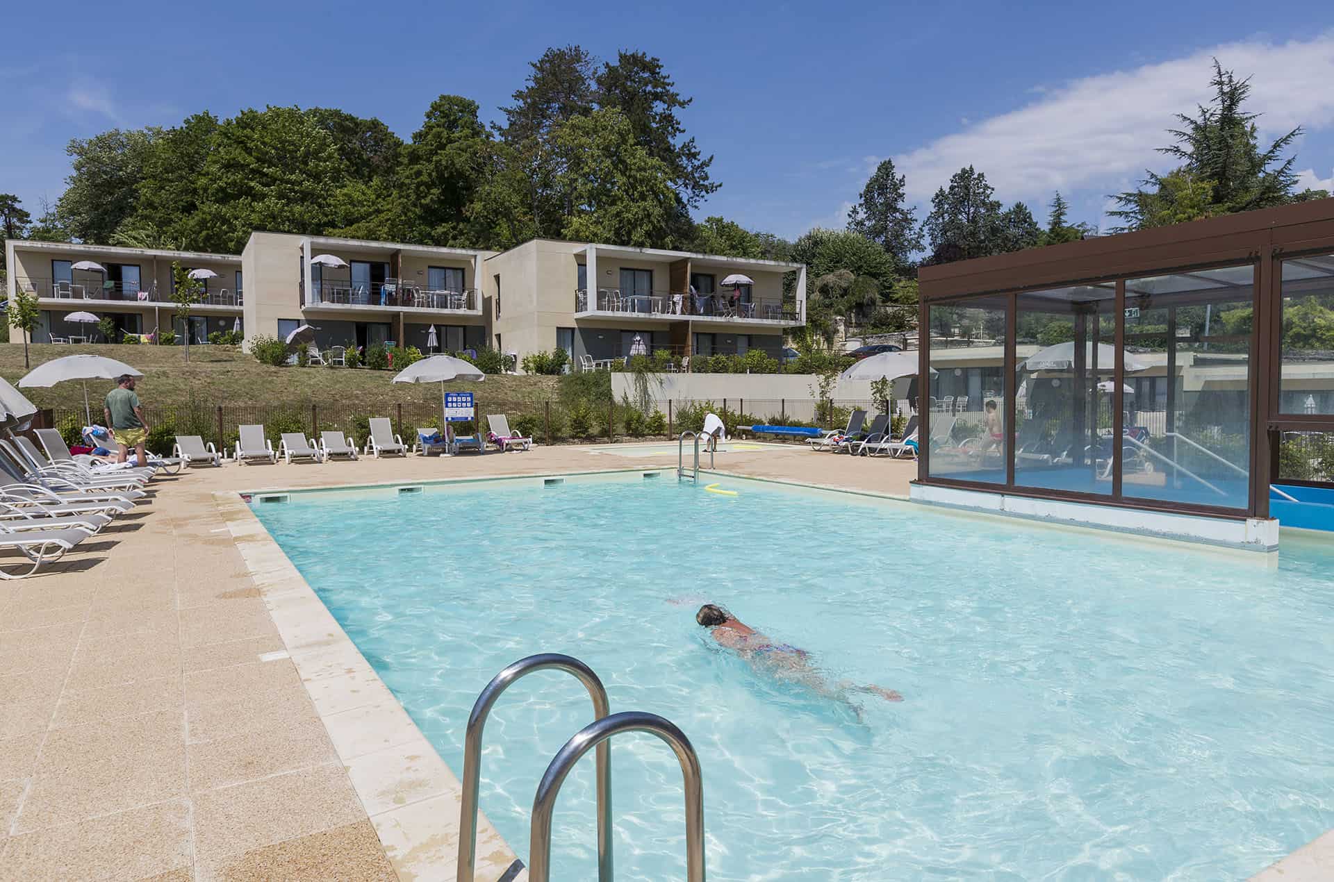 Piscine de la résidence de vacances Goélia Le Clos St Michel à Chinon dans les Châteaux de la Loire