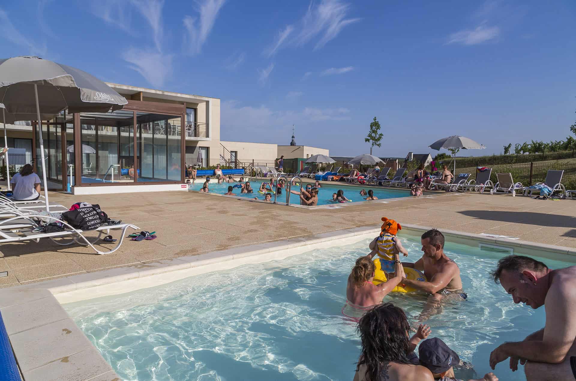 Piscine de la résidence de vacances Goélia Le Clos St Michel à Chinon dans les Châteaux de la Loire