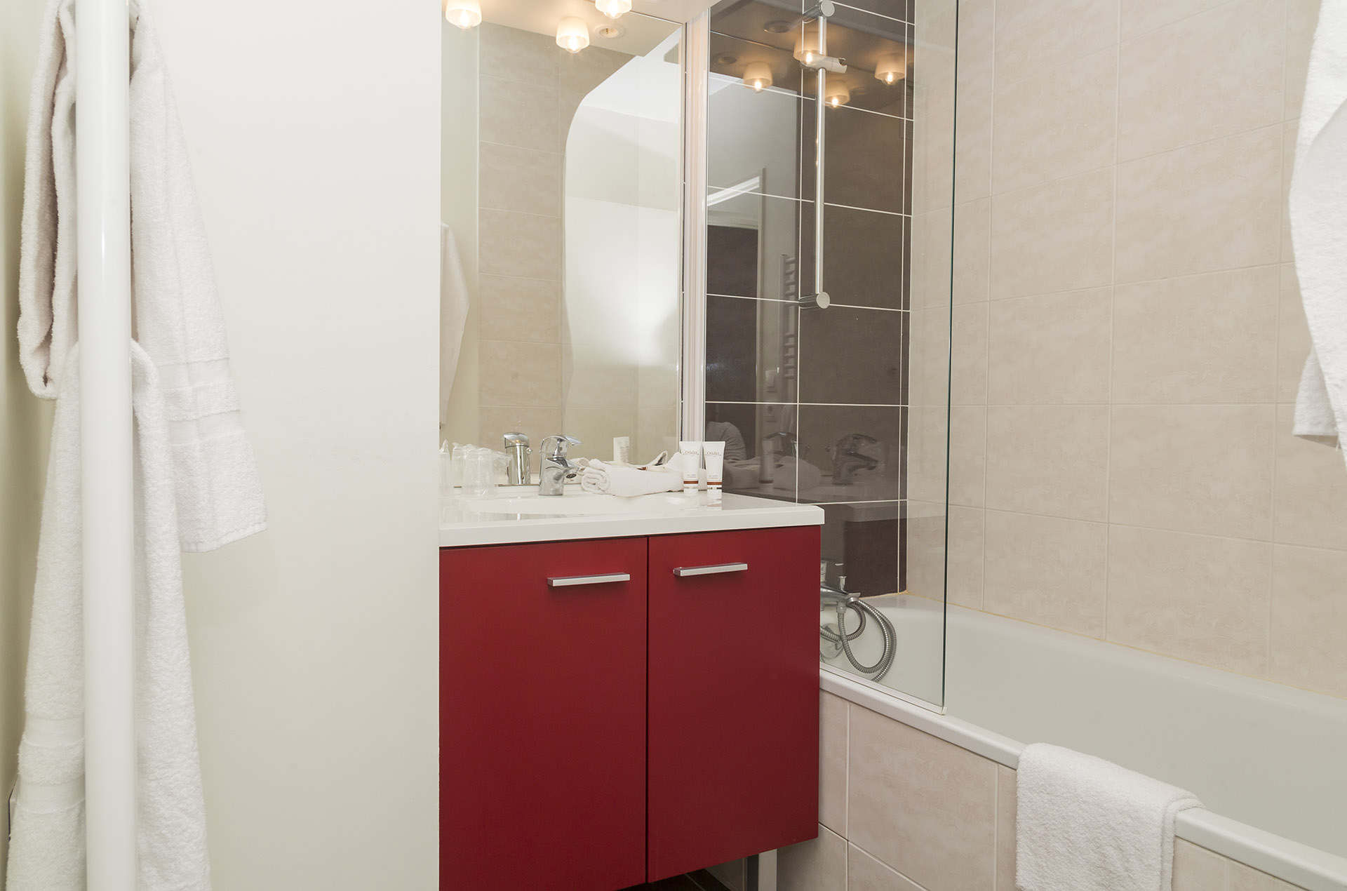 Exemple de salle de bain de la résidence de vacances Goélia Le Clos St Michel à Chinon