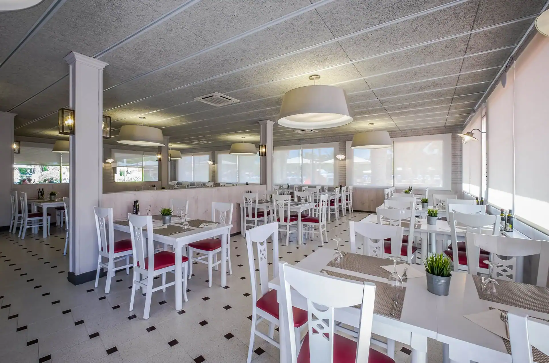 Restaurant de la résidence de vacances Vendrell Platja à Comarruga, sur la Costa Dorada, en Espagne