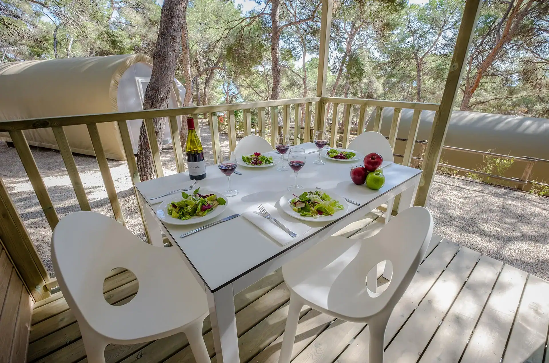 Exemple d'une terrasse d'un mobile home 4/5 personnes du Camping Torre de la Mora à Tarragone en Espagne, sur la Costa Dorada