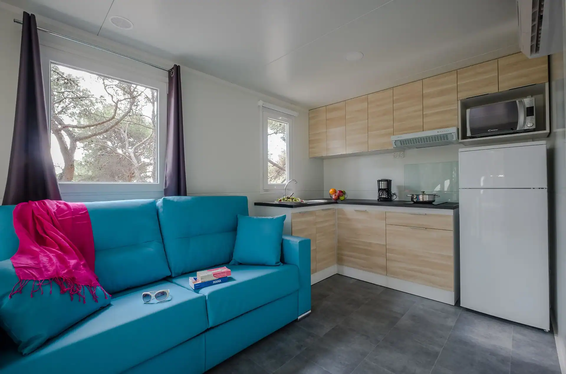 Exemple d'un intérieur d'un mobile home 4/5 personnes du Camping Torre de la Mora à Tarragone en Espagne, sur la Costa Dorada