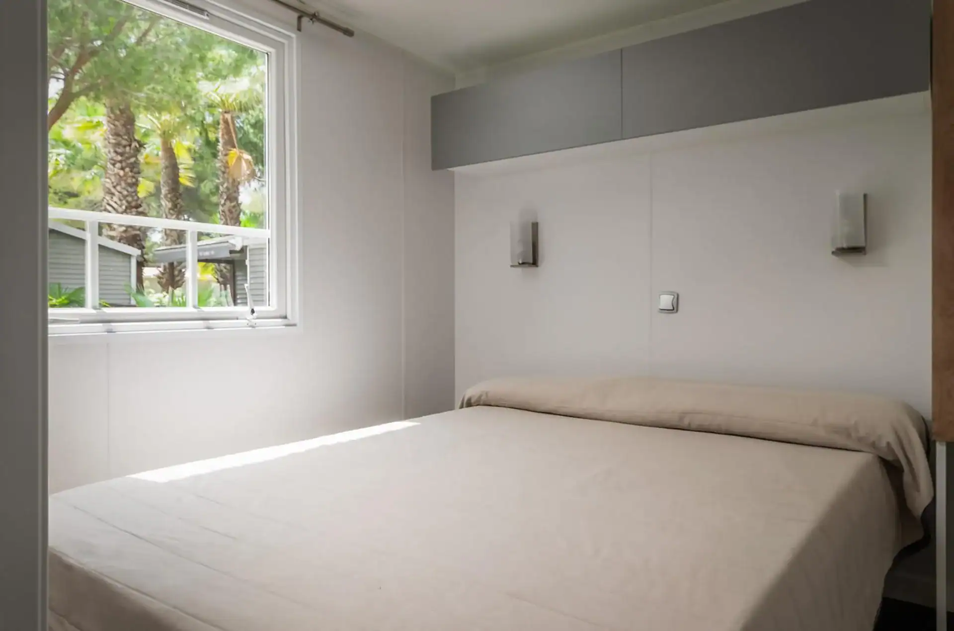 Exemple d'une chambre d'un mobile-home  du Camping Torre de la Mora à Tarragone en Espagne, sur la Costa Dorada