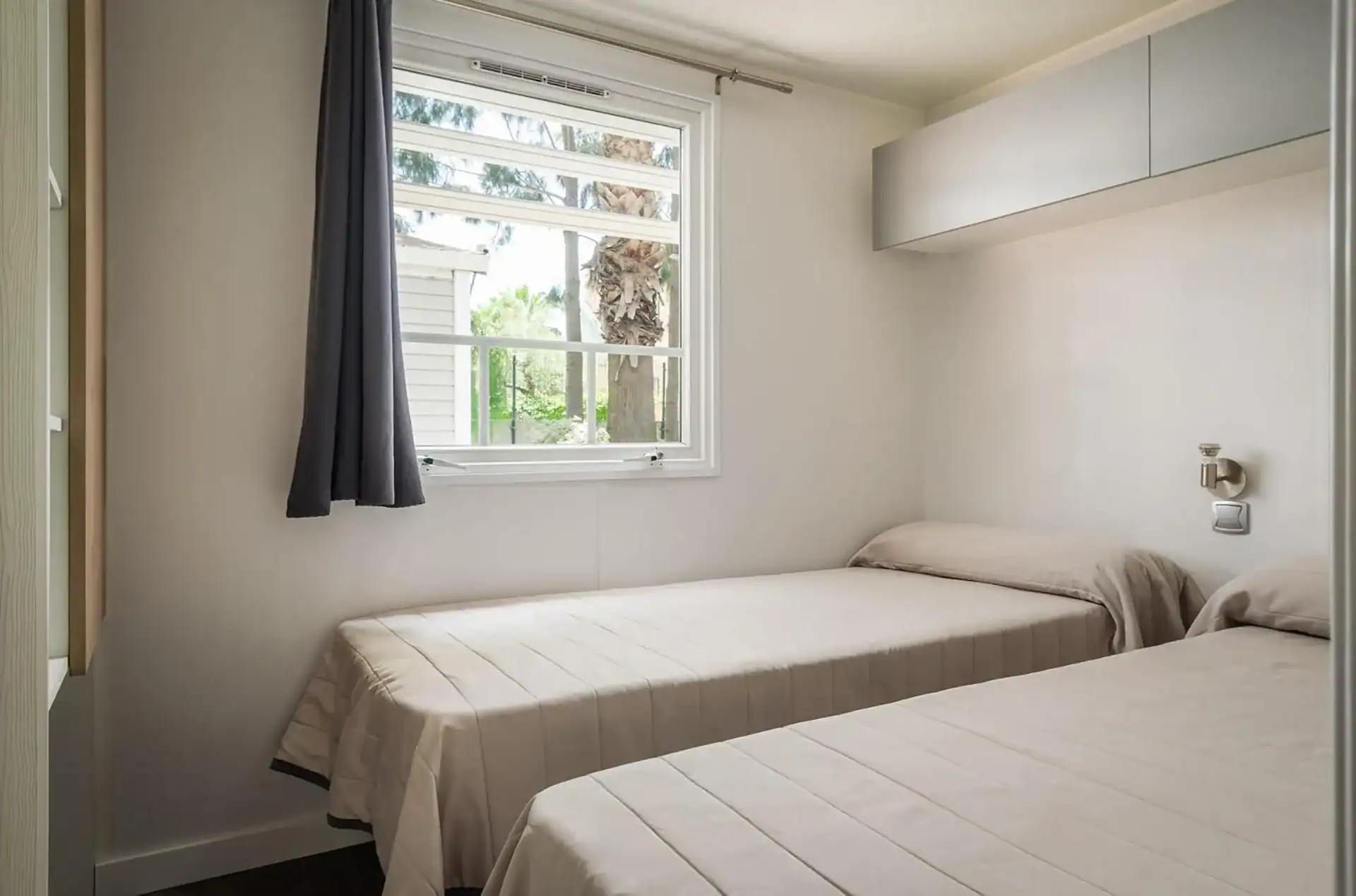 Exemple d'une chambre d'un mobile-home  du Camping Torre de la Mora à Tarragone en Espagne, sur la Costa Dorada