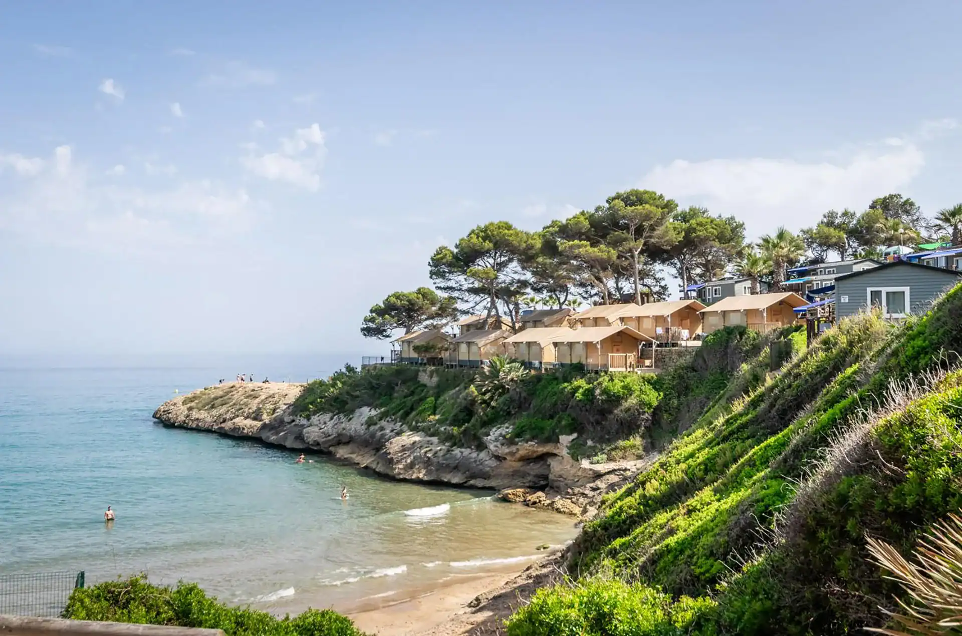 Vue aérienne à proximité du camping Camping Torre de la Mora à Tarragone en Espagne, sur la Costa Dorada