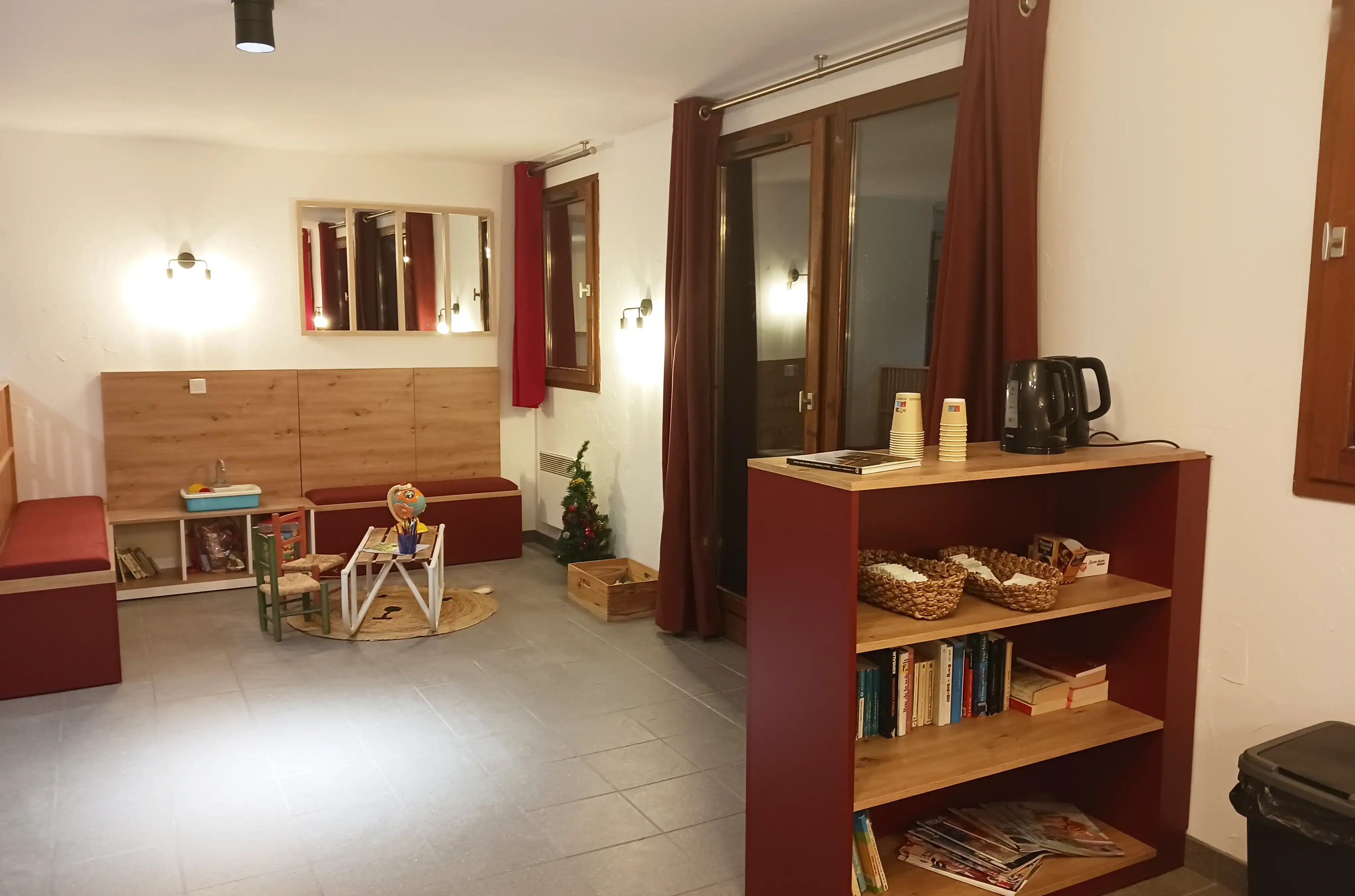 Reception of the Goélia Les Balcons d'Anaïs holiday residence in La Norma, in the Northern Alps. 