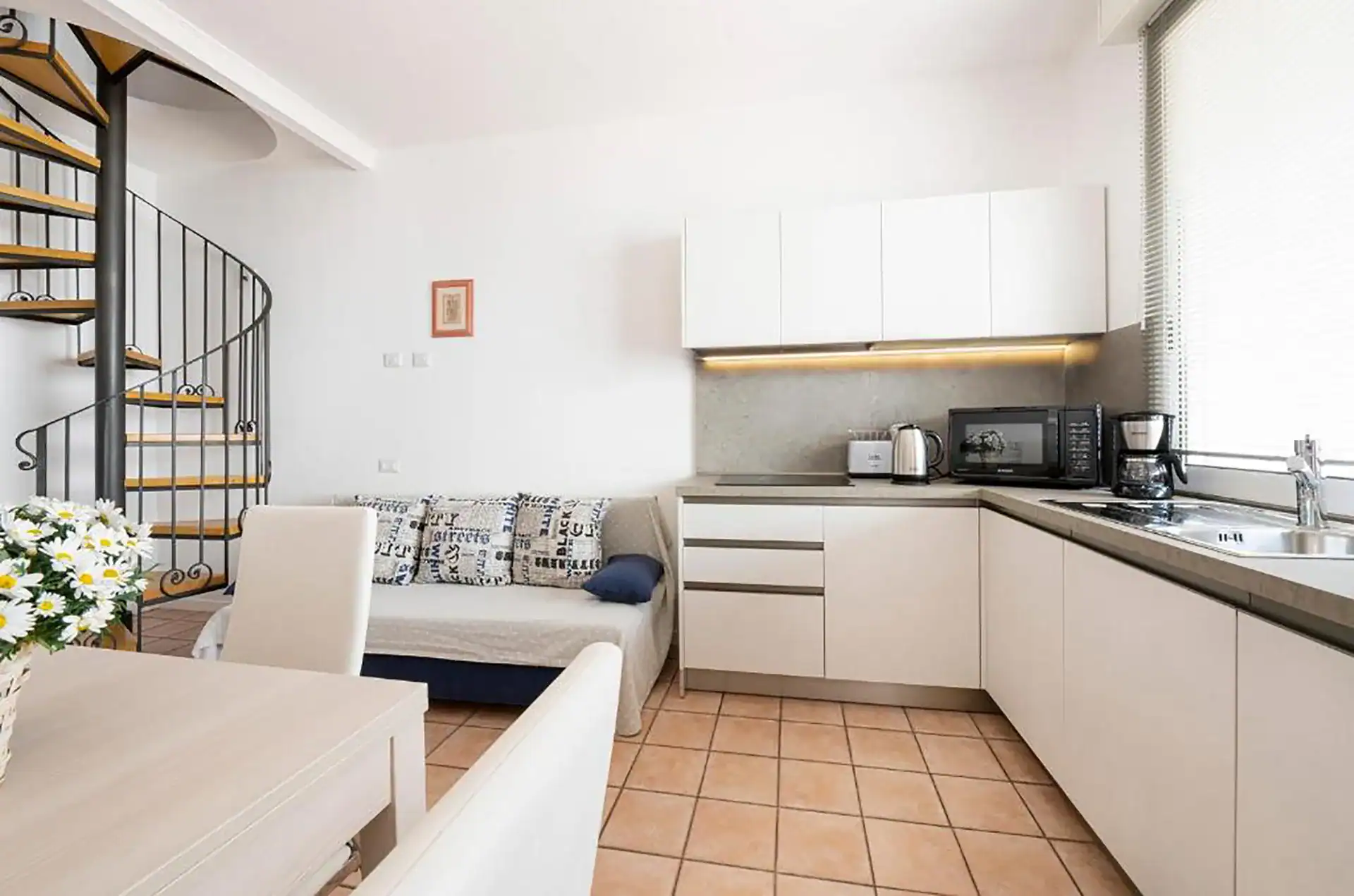 Exemple d'une cuisine d'un logement 2 pièces 5 personnes standard de la résidence de vacances Casa & Vela à Oggebbio sur le Lac Majeur