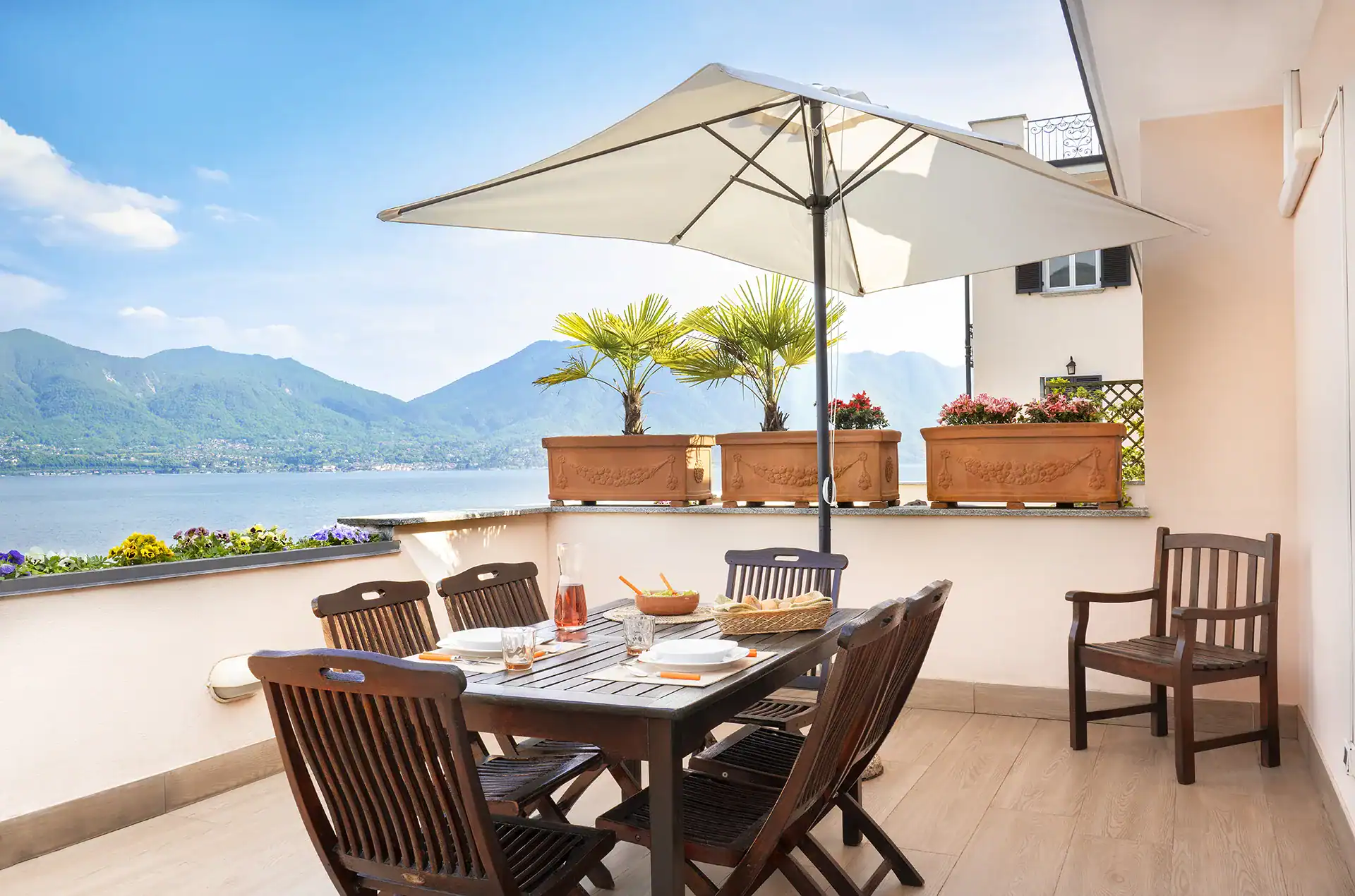 Exemple de terrasse d'un logement Suite panoramique de la résidence de vacances Casa & Vela à Oggebbio sur le Lac Majeur