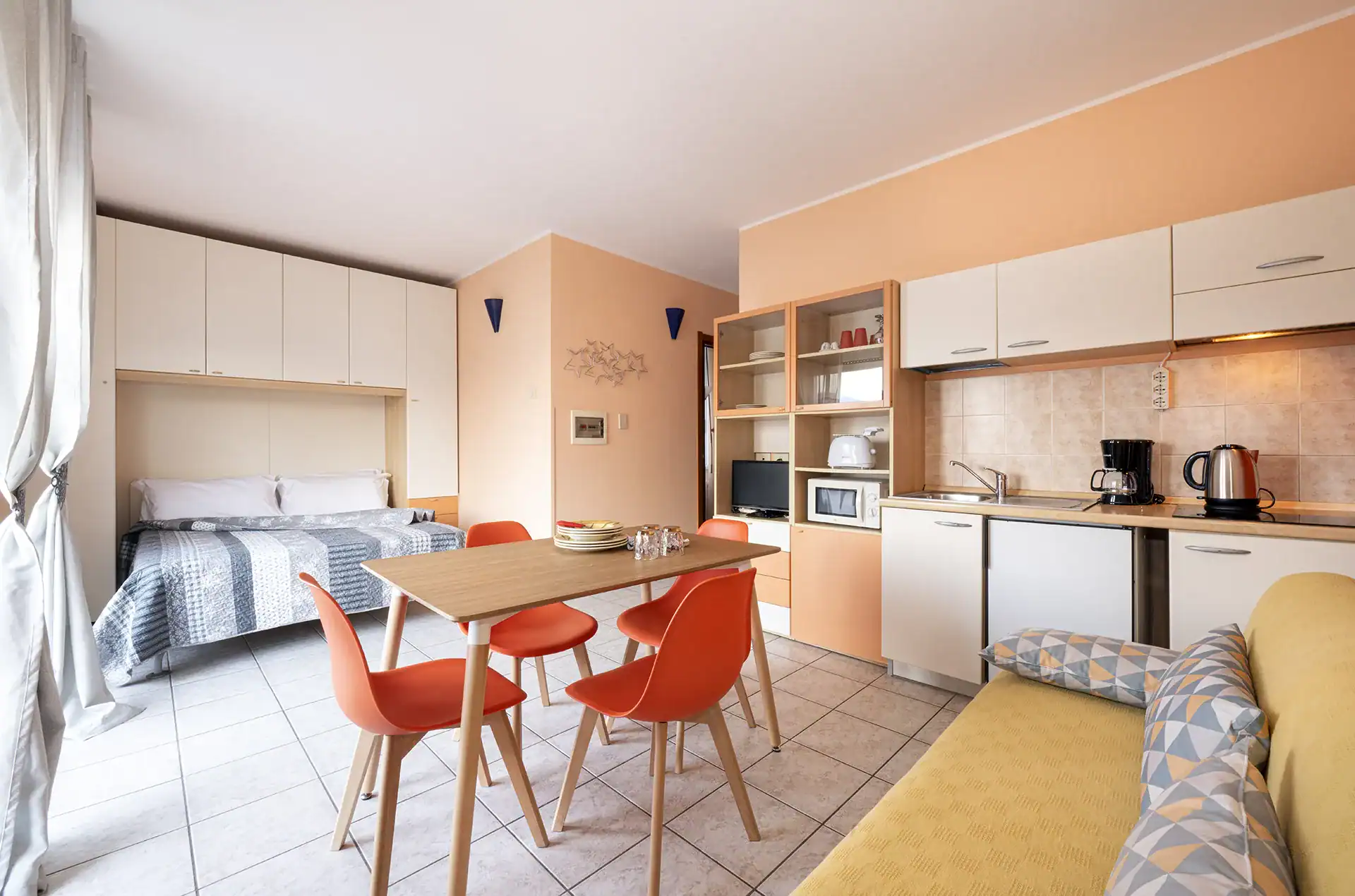 Exemple d'un intérieur de logement Suite panoramique de la résidence de vacances Casa & Vela à Oggebbio sur le Lac Majeur