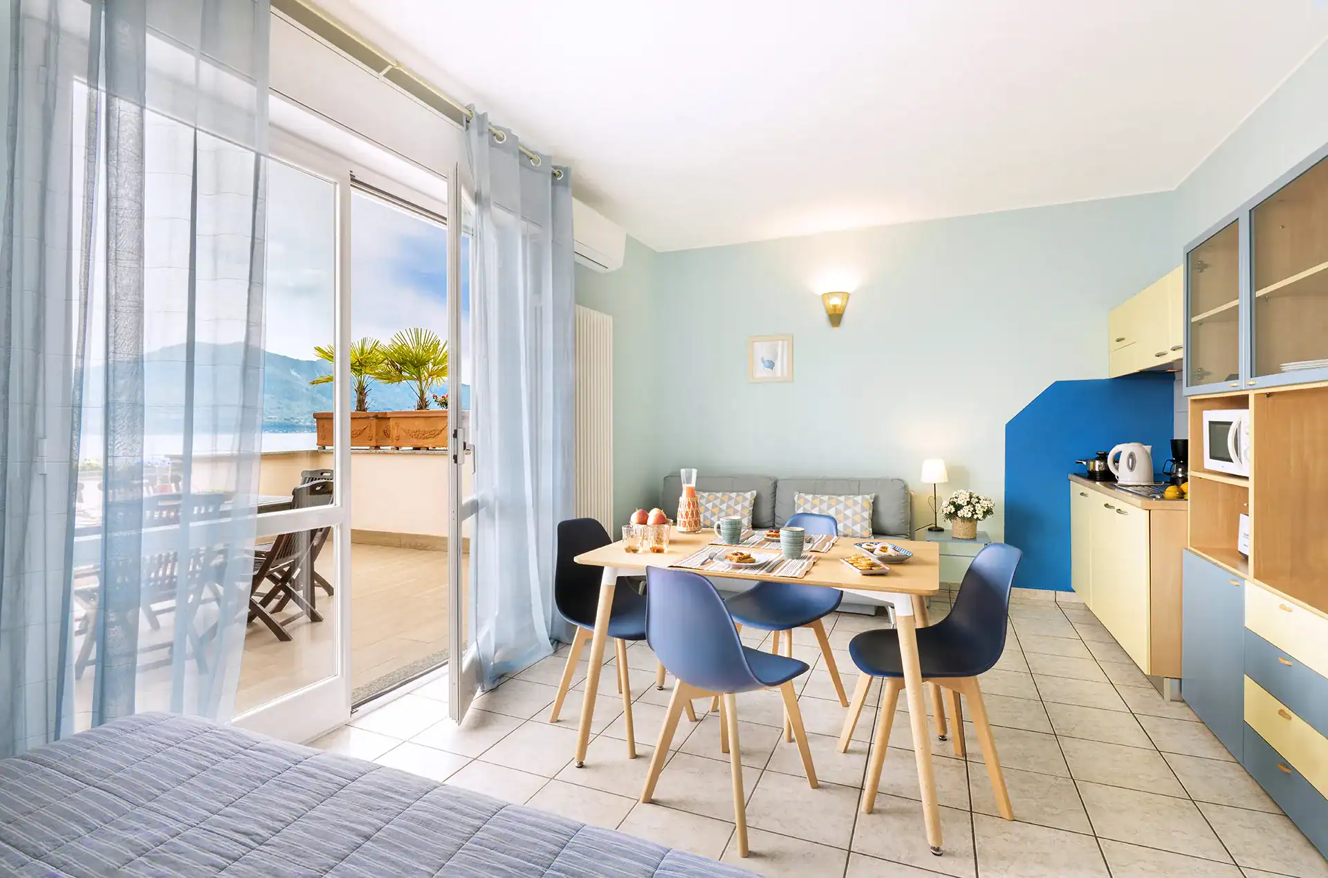 Exemple d'un intérieur de logement Suite panoramique de la résidence de vacances Casa & Vela à Oggebbio sur le Lac Majeur