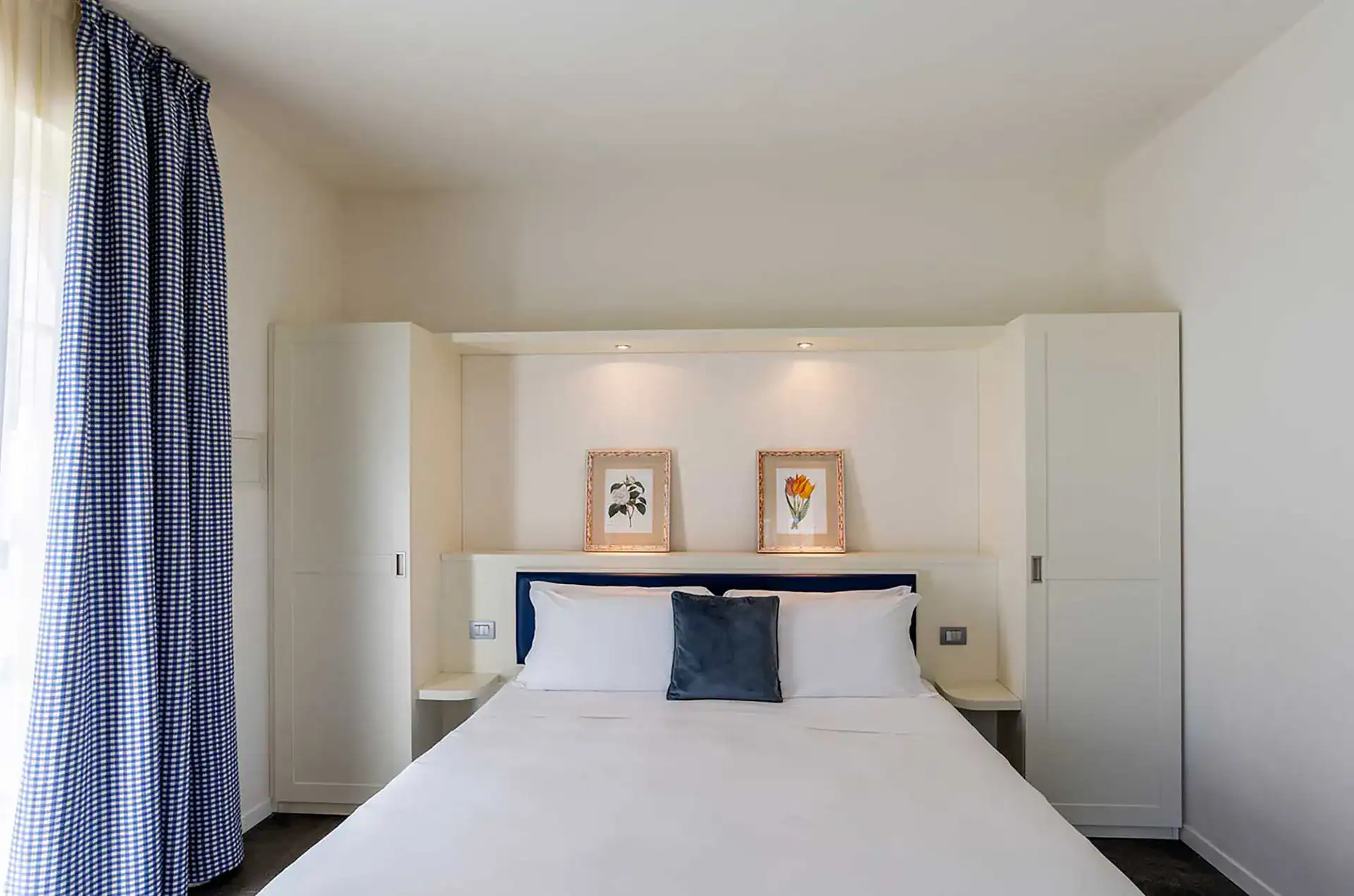 Exemple de chambre d'un logement Bilocale 3 J de la résidence Antico Verbano à Meina sur le Lac Majeur