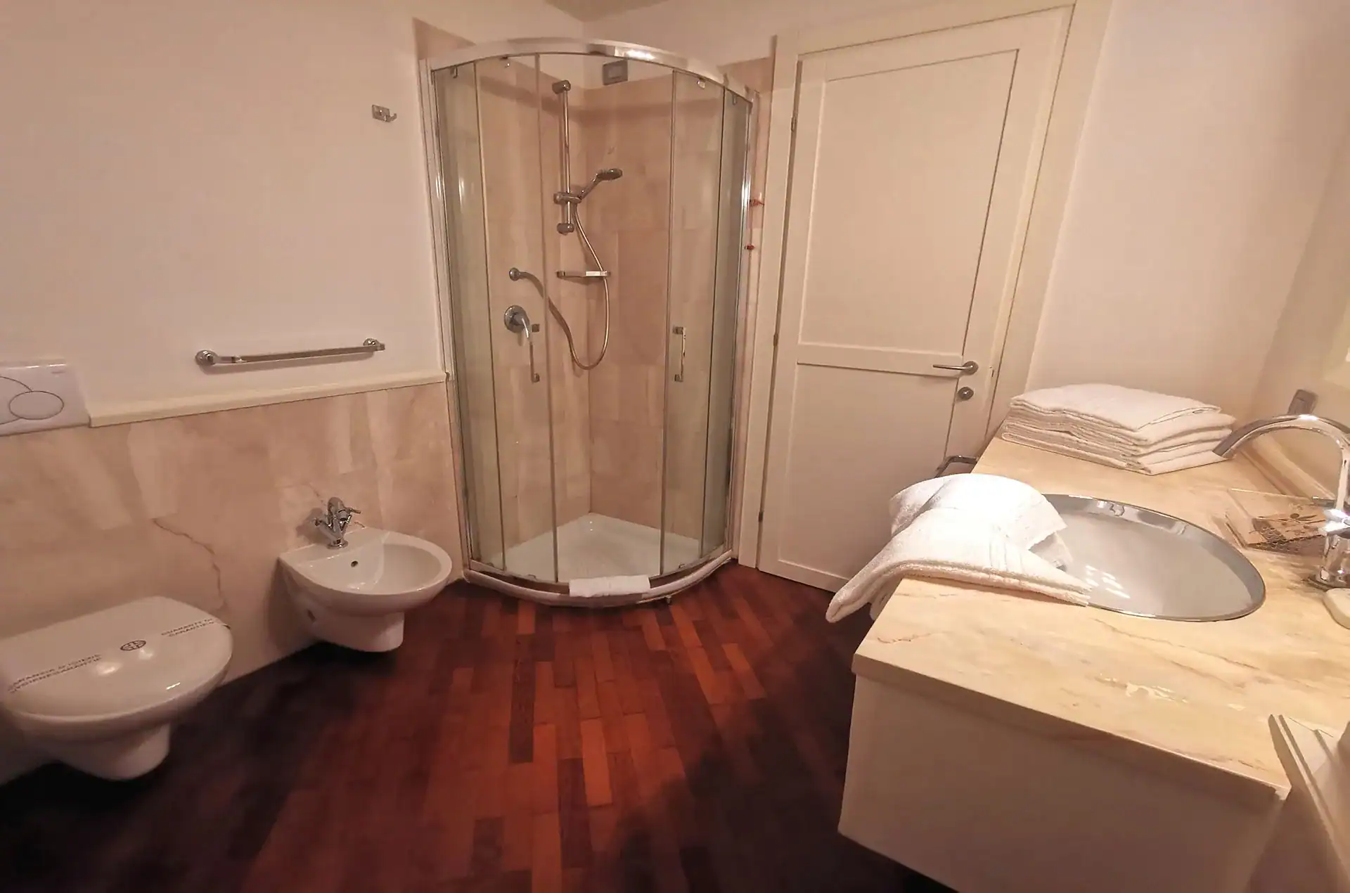 Exemple de salle de bain Bilocale 3 J de la résidence Antico Verbano à Meina sur le Lac Majeur