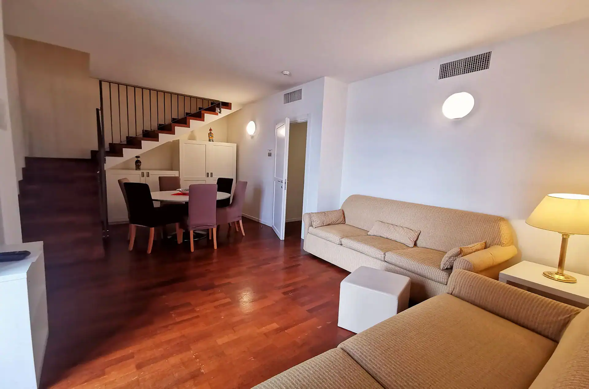 Exemple d'intérieur d'un logement Trilocale de la résidence Antico Verbano à Meina sur le Lac Majeur