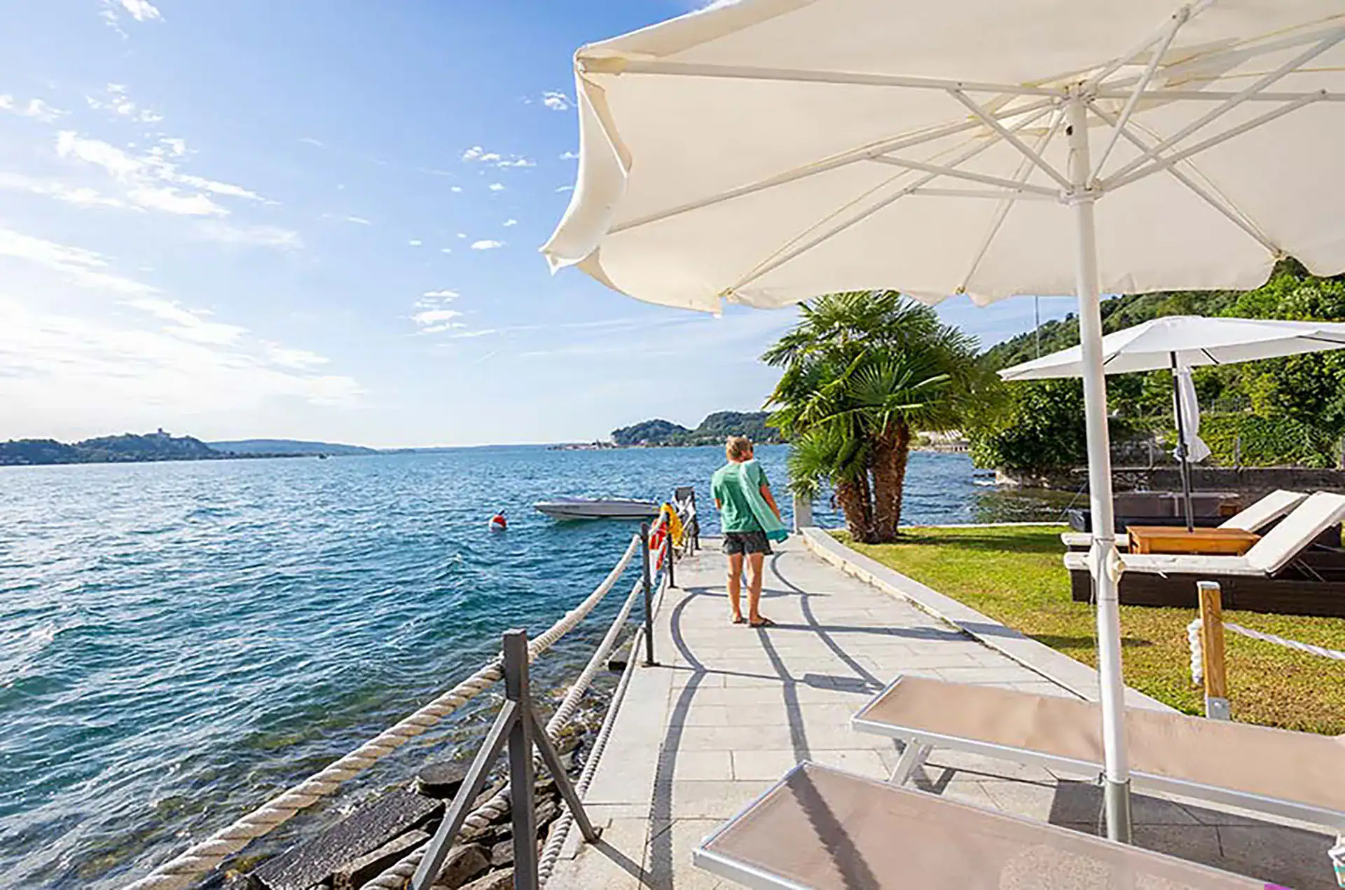 Vue sur le lac majeur depuis la résidence Antico Verbano à Meina sur le Lac Majeur