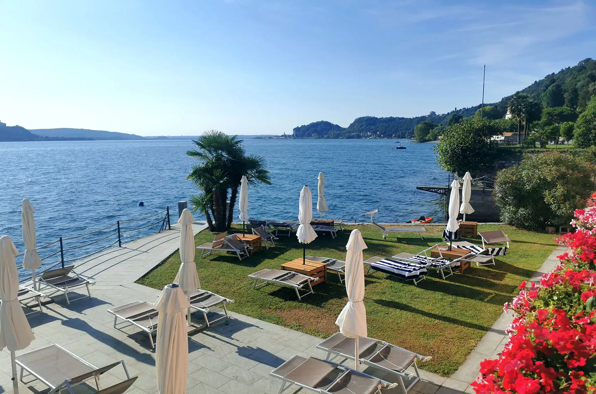Vue sur le lac majeur depuis la résidence Antico Verbano à Meina sur le Lac Majeur