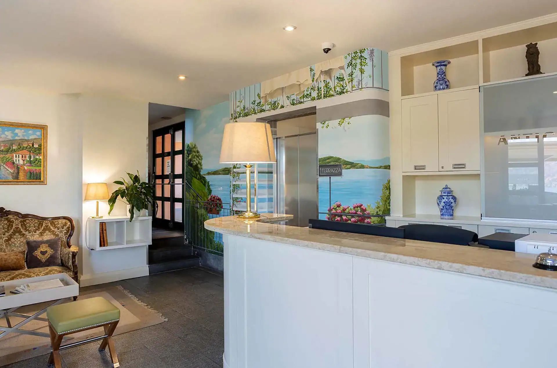 Réception de la résidence de vacances Antico Verbano à Meina sur le Lac Majeur