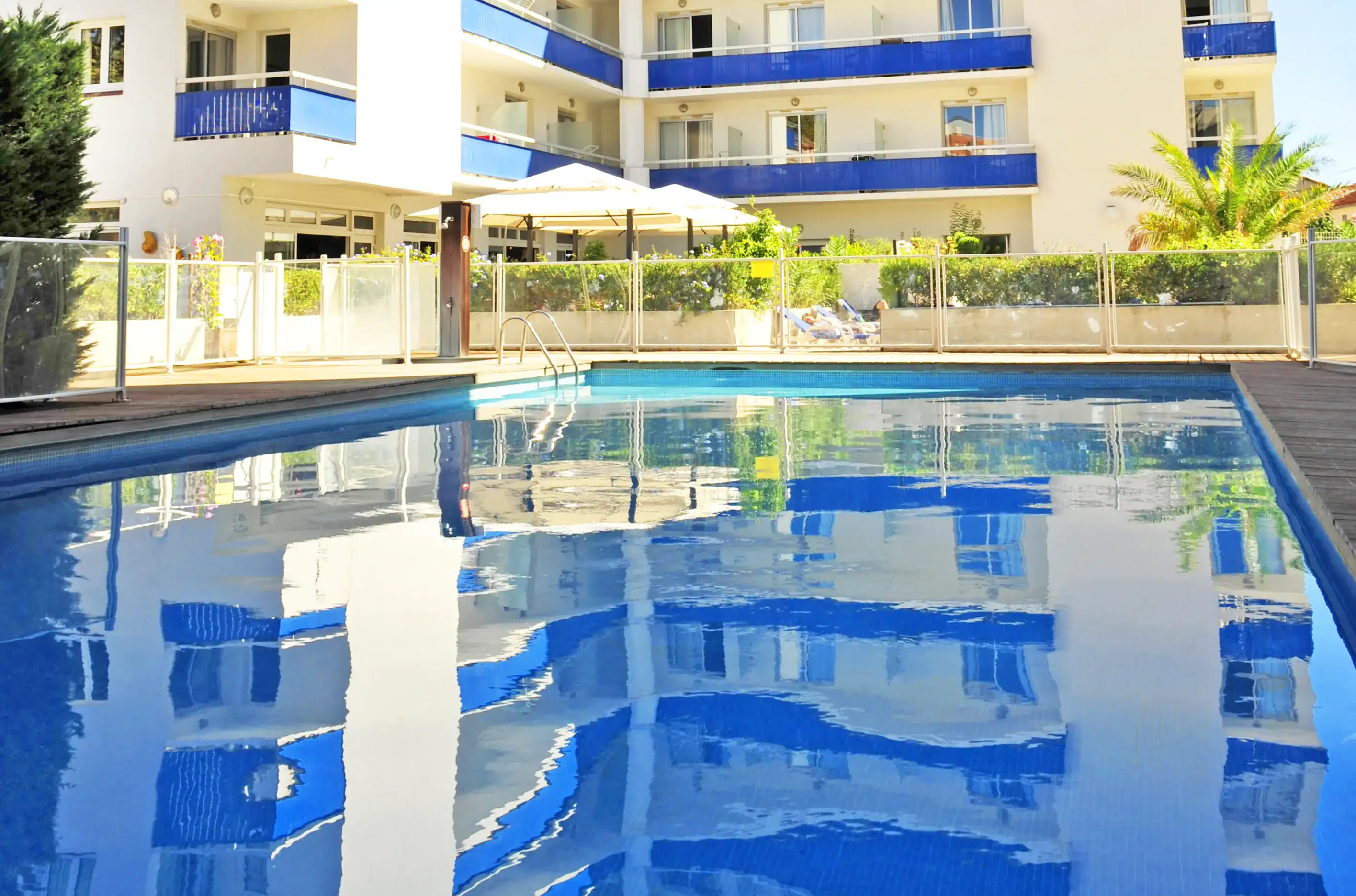 Piscine extérieure de la résidence de vacances Goélia Sun City à Montpellier en Occitanie