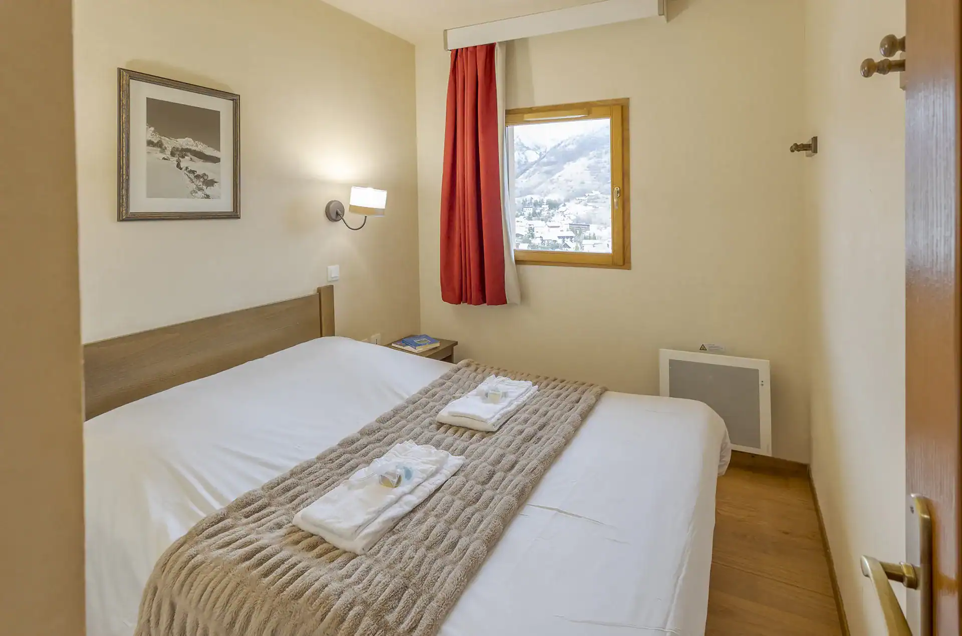 Exemple de chambre d'un appartement de la résidence de vacances Goélia Les Chalets Valoria à Valloire 