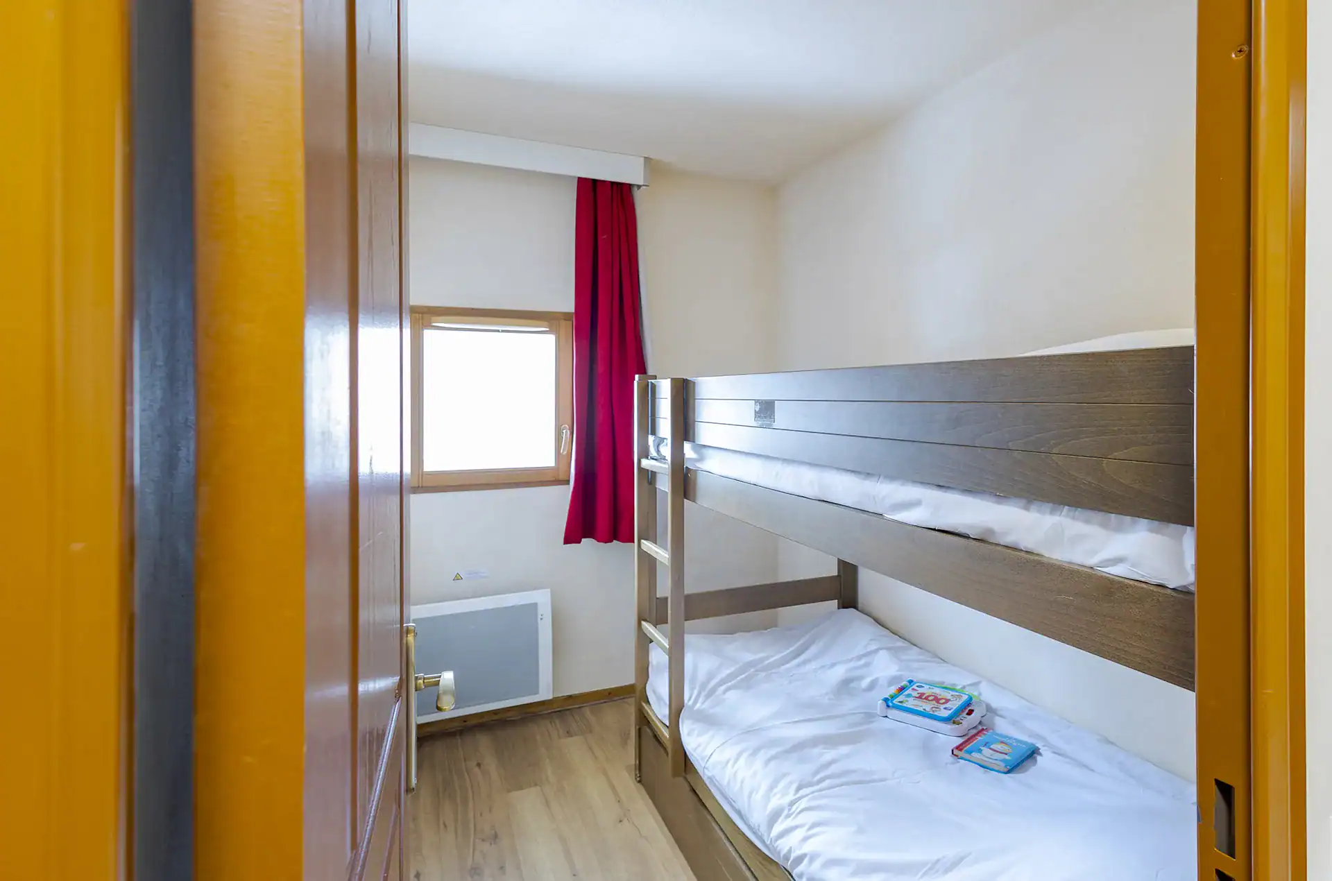 Exemple de chambre d'un appartement de la résidence de vacances Goélia Les Chalets Valoria à Valloire 