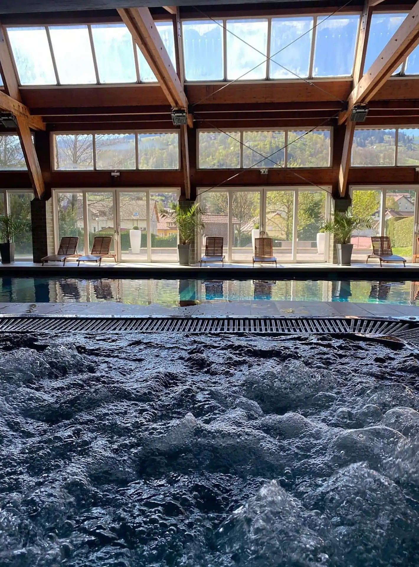 Piscine intérieure de la résidence de vacances Les Vallées à La Bresse