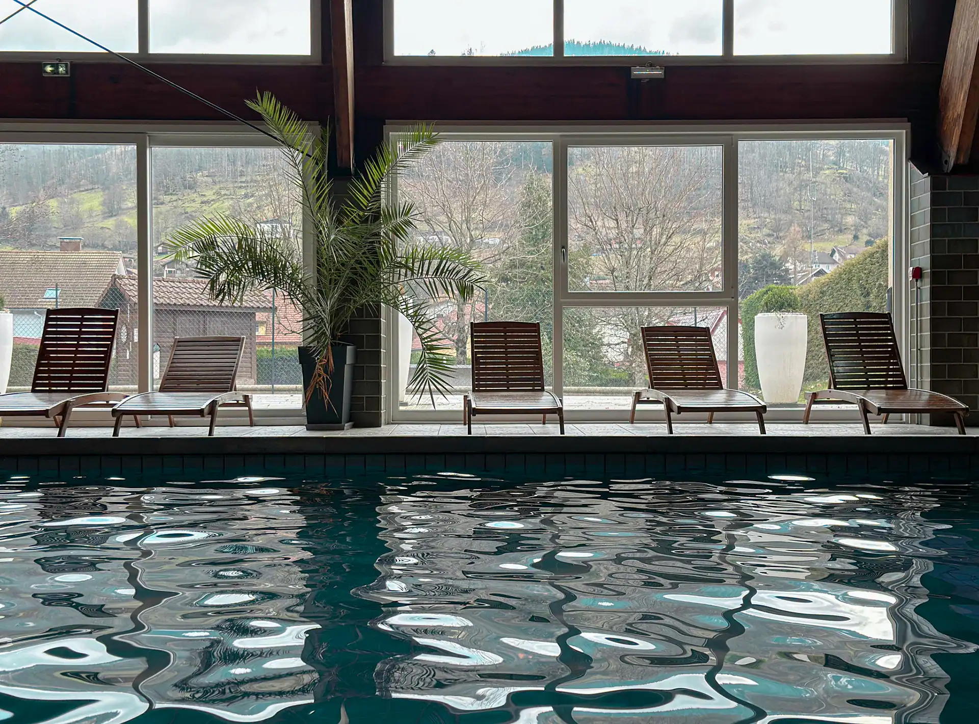 Piscine intérieure de la résidence de vacances Les Vallées à La Bresse