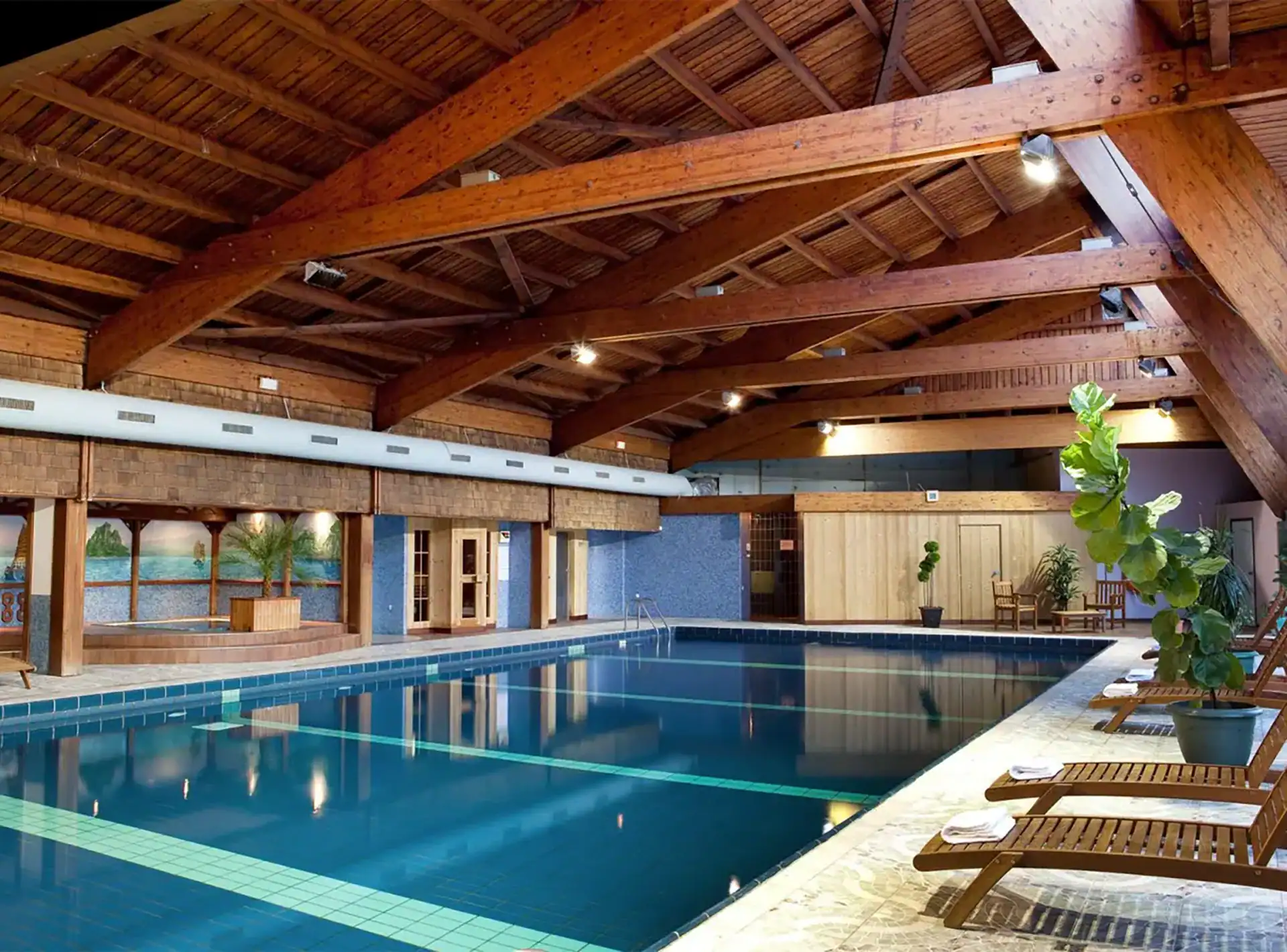 Piscine intérieure de la résidence de vacances Les Vallées à La Bresse