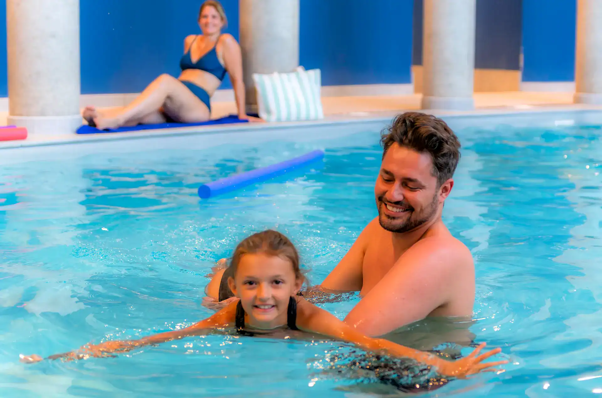 Piscine intérieure chauffée de la résidence de vacances Goélia le Sylène au Cap d'Adge