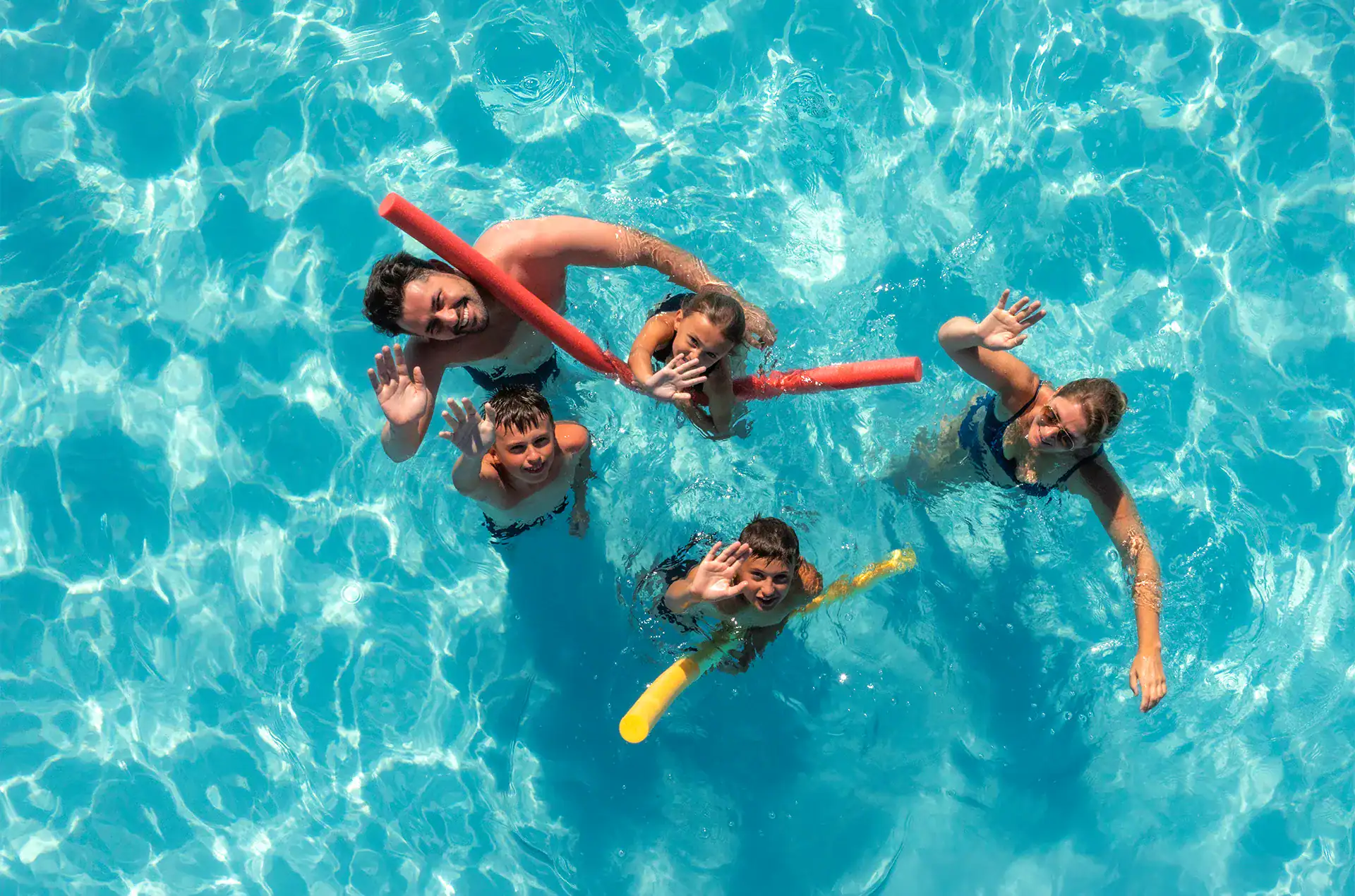 Piscine extérieure chauffée de la résidence de vacances Goélia le Sylène au Cap d'Adge