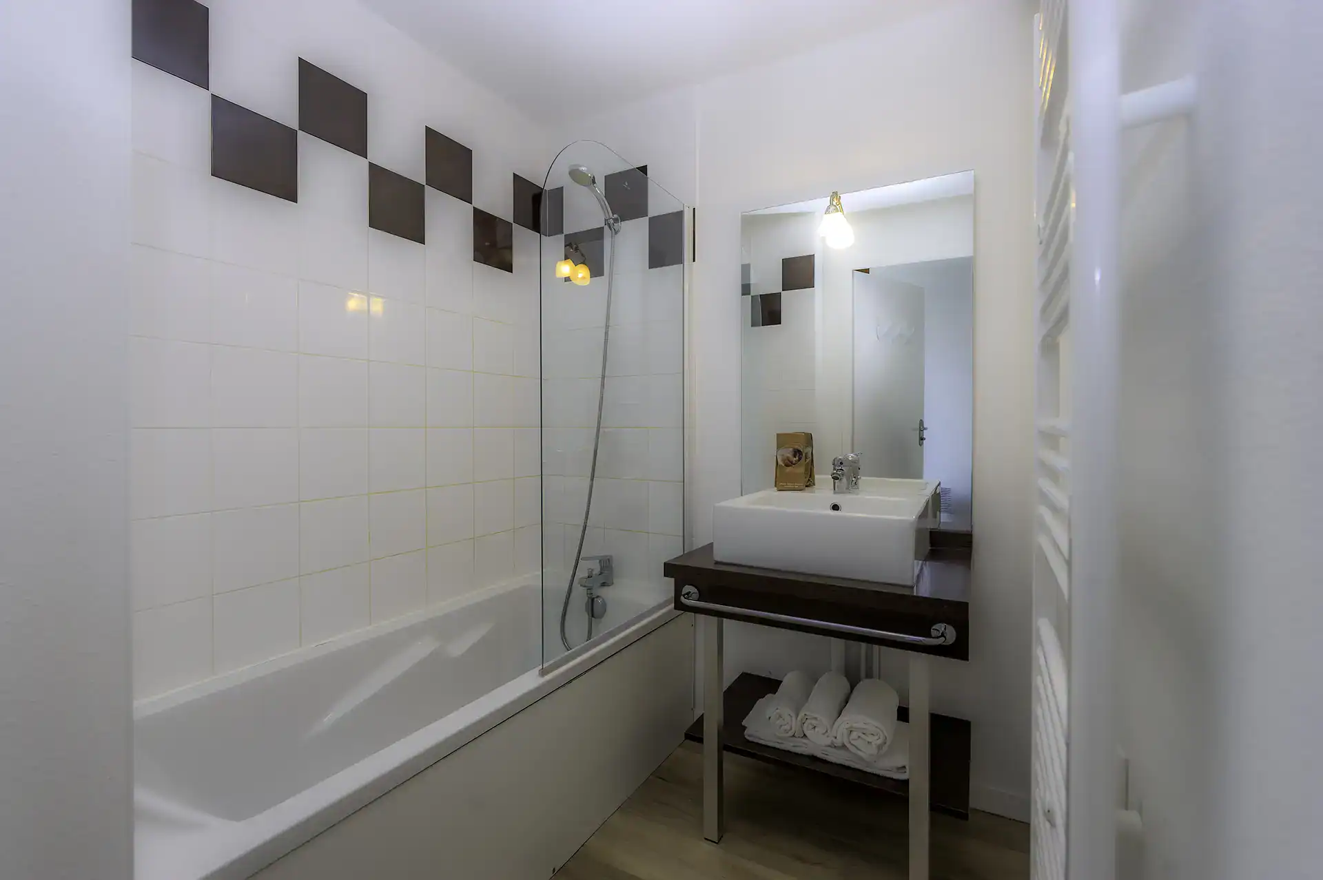 Exemple de salle de bain de la résidence de vacances Goélia Les grands Rochers aux Sables d'Olonne 