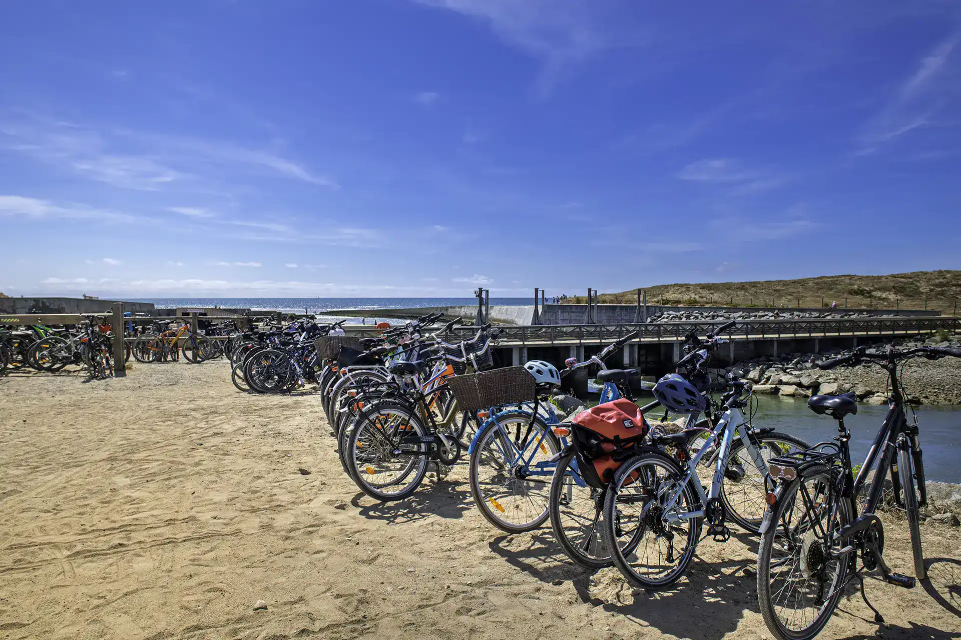 Découvrez la région vendéenne en vélo au départ de la résidence de vacances Goélia Les grands Rochers aux Sables d'Olonne 