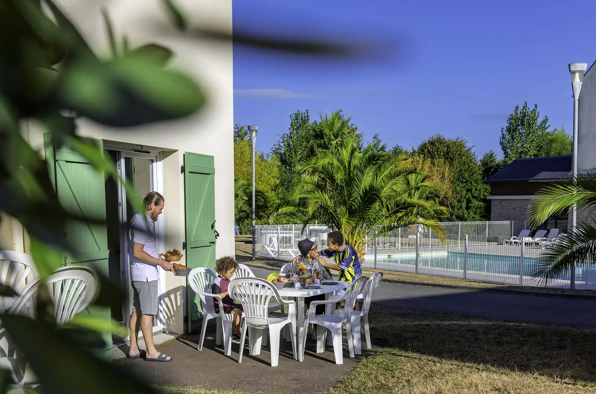 Example of a terrace at a holiday home in the Goélia Le Domaine des Mauriers holiday resort