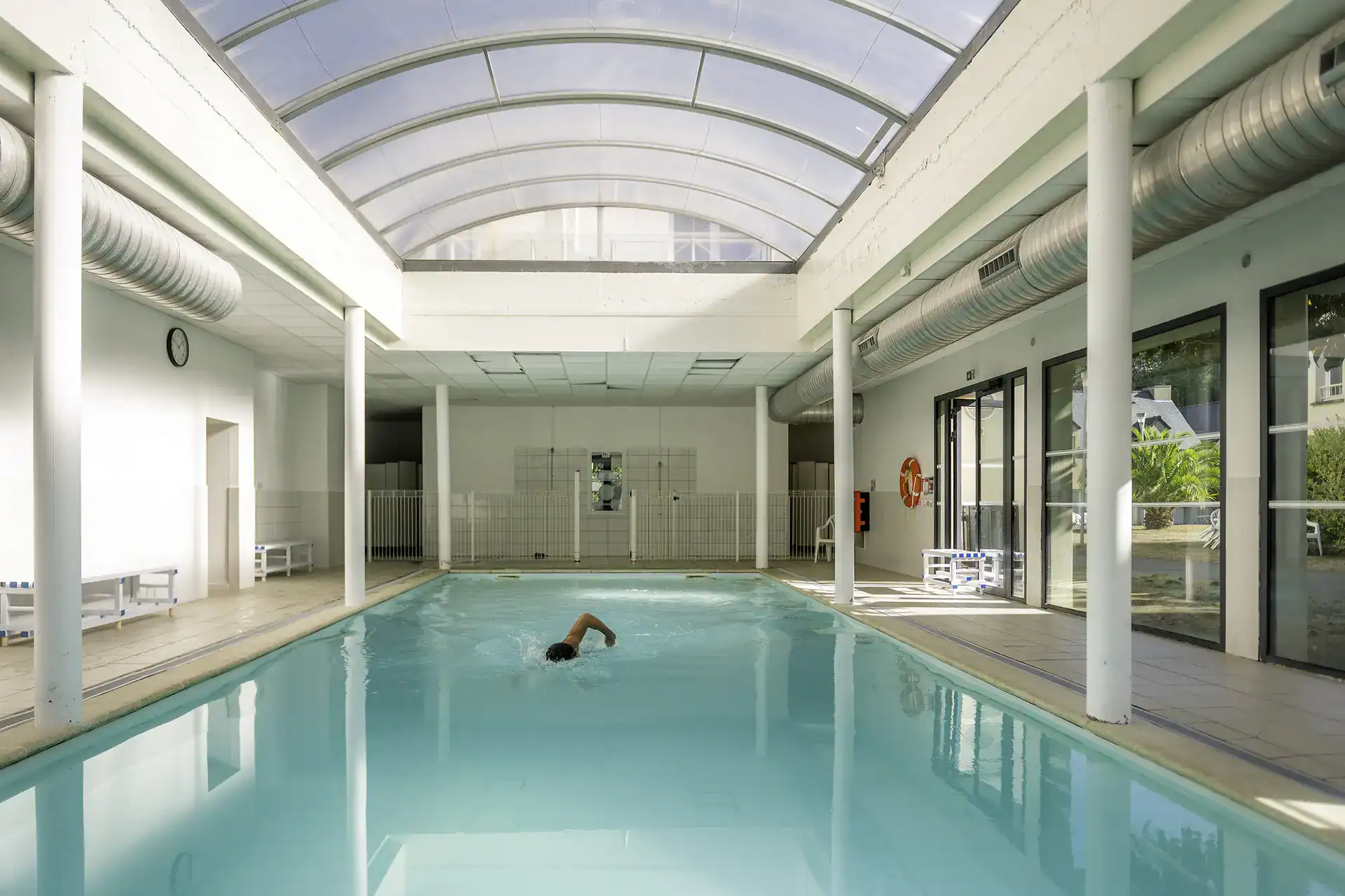 Heated indoor swimming pool at the Goélia Le Domaine des Mauriers holiday residence 