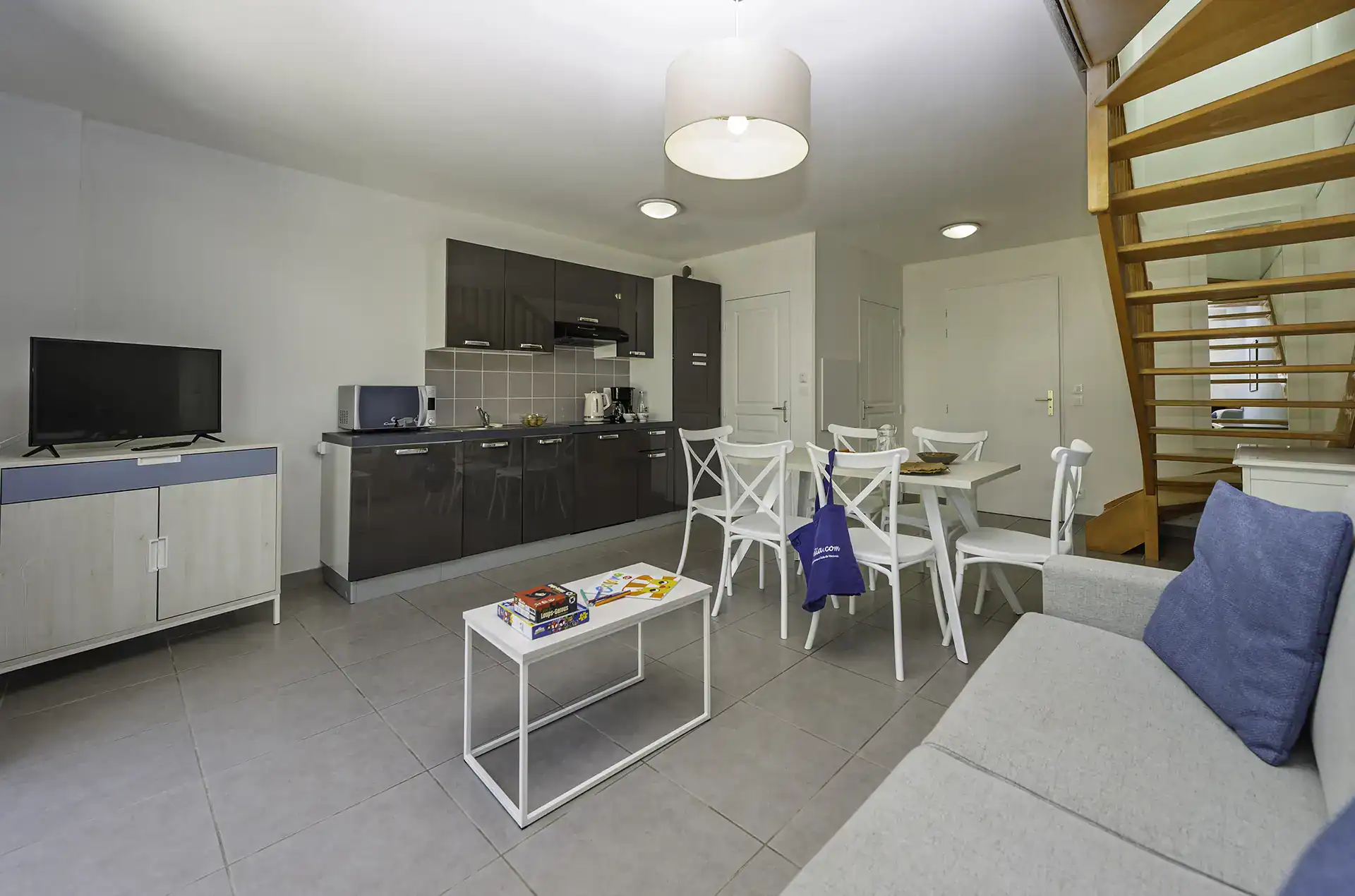 An example of the interior of a flat at the Goélia Le Domaine des Mauriers holiday residence in Saint-Malo