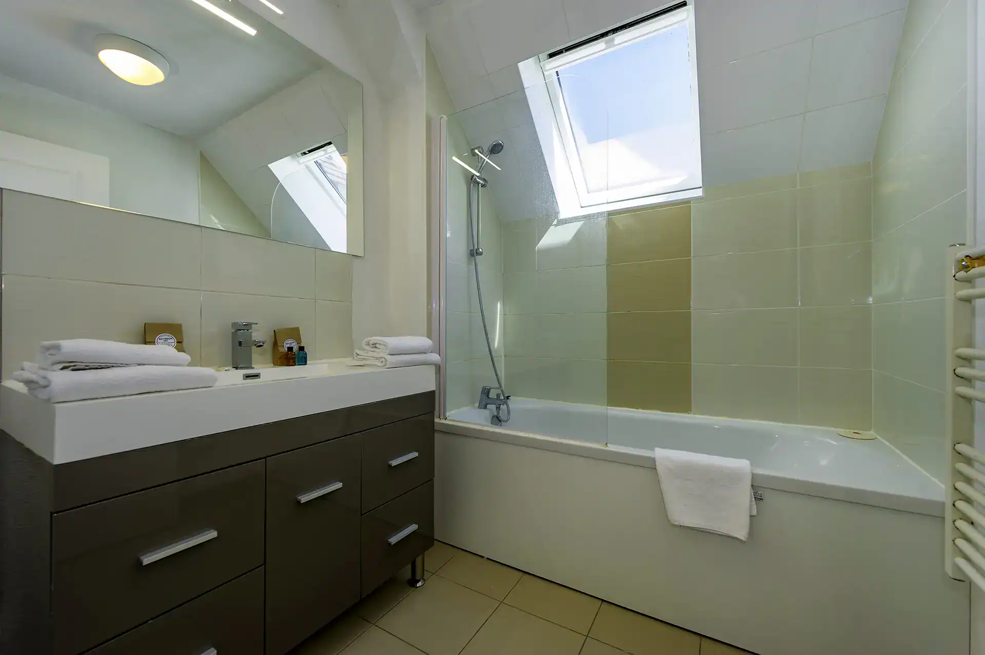 Example of a bathroom in the Goélia le Domaine des Mauriers holiday residence in Saint-Malo