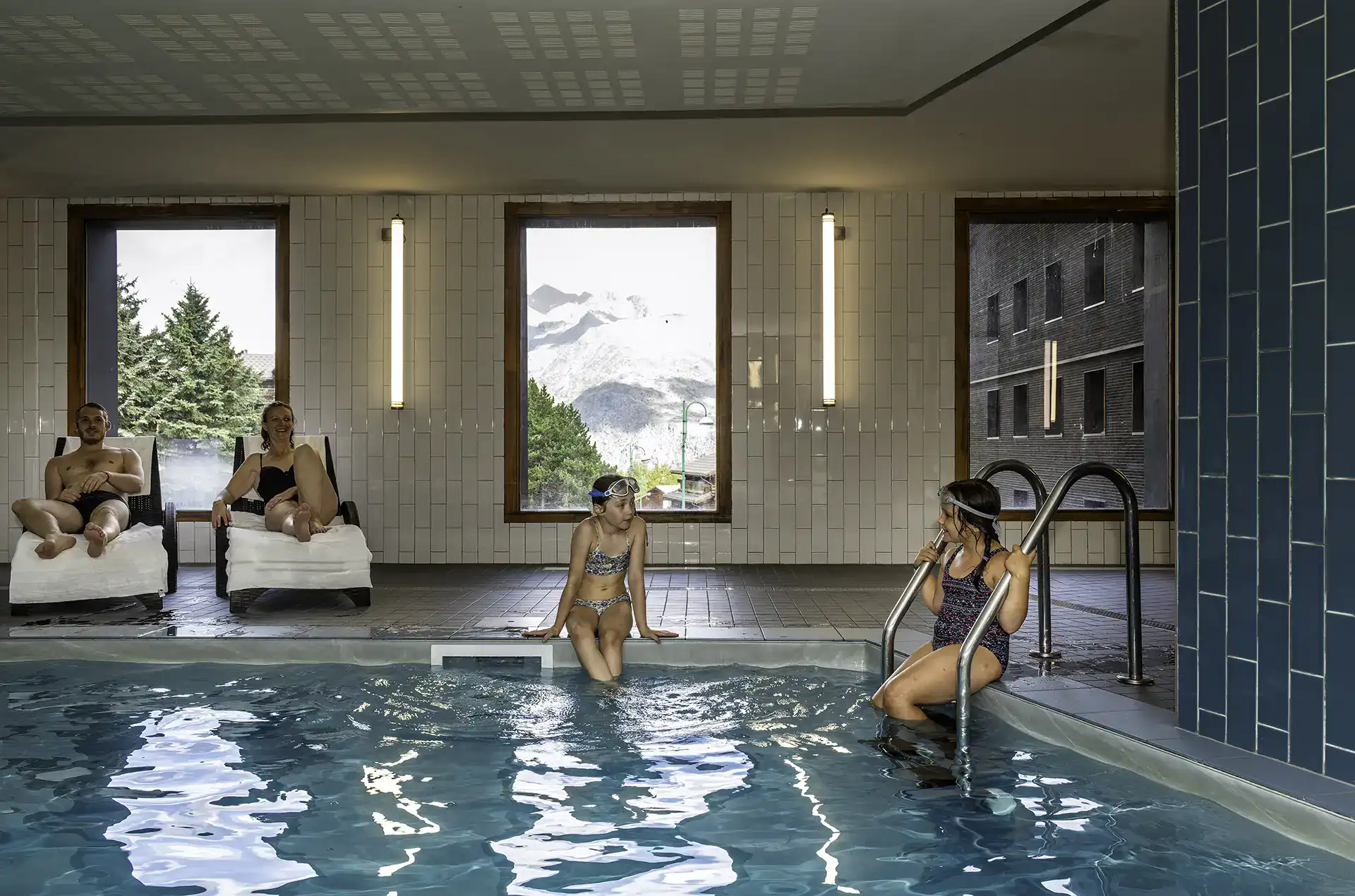 Heated indoor swimming pool at the Goélia le Hameau holiday residence in Les Deux Alpes