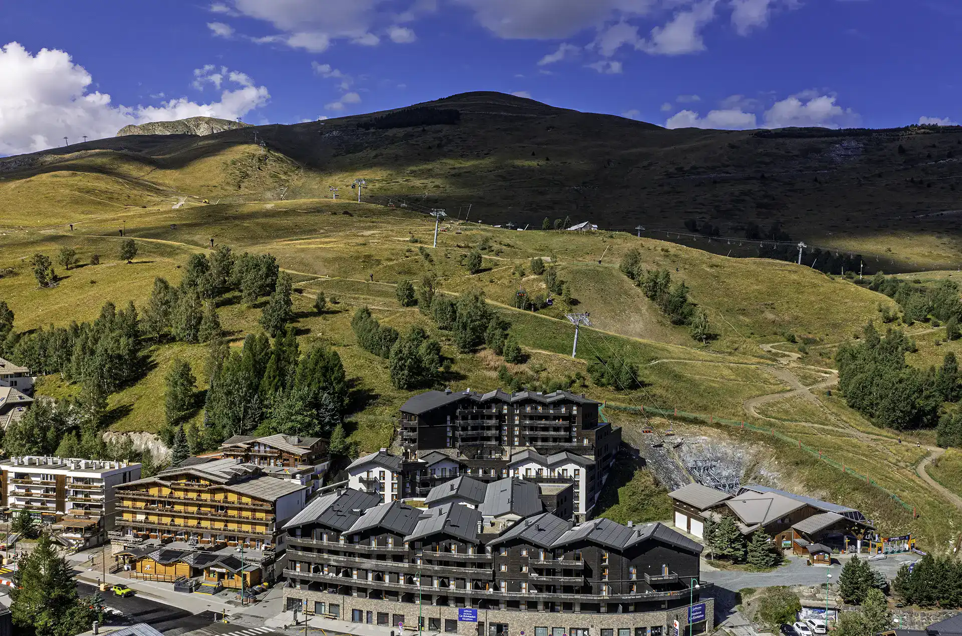 Aerial view of the location of the Goélia Le Hameau holiday residence in Les Deux Alpes
