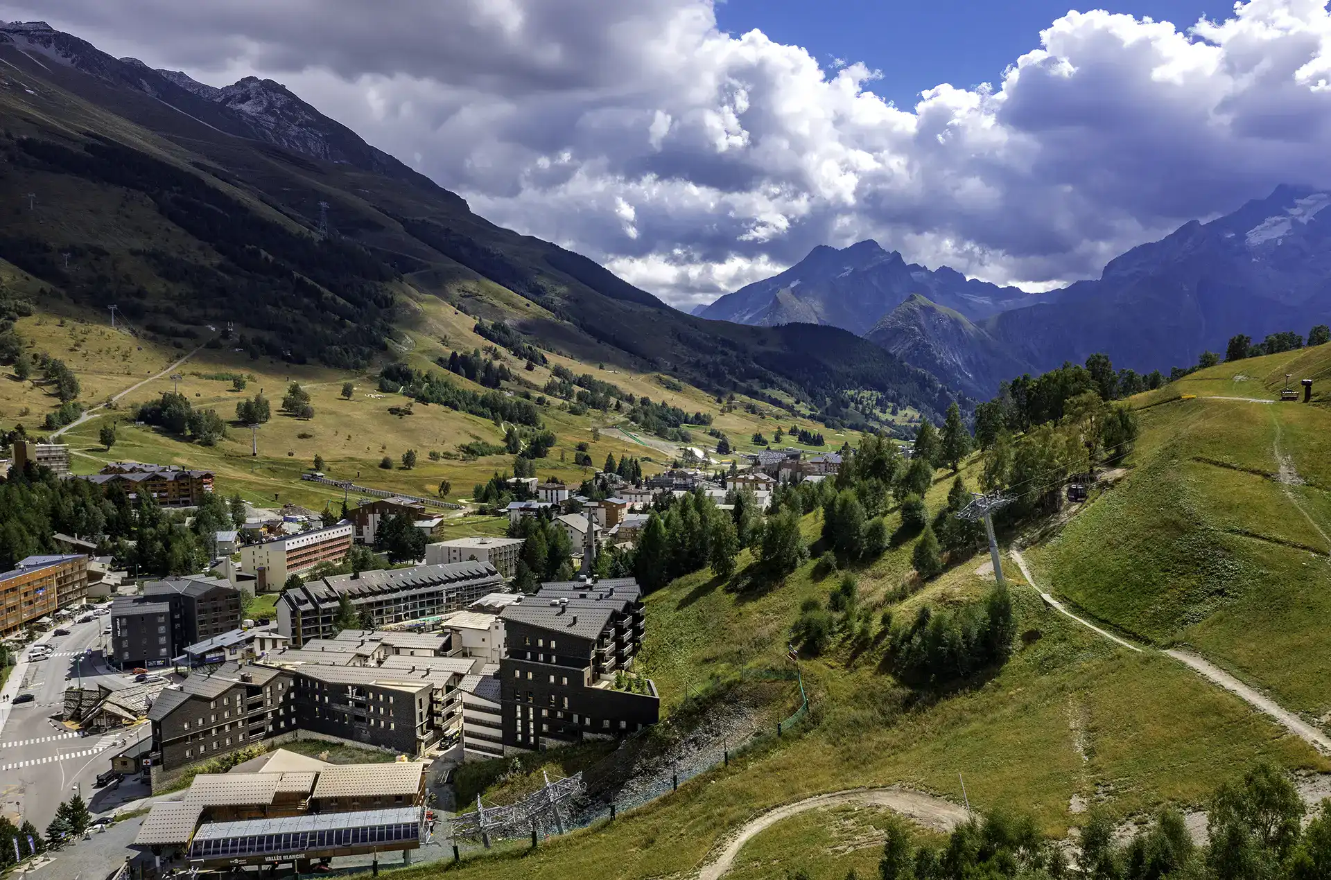 Aerial view of the location of the Goélia Le Hameau holiday residence in Les Deux Alpes