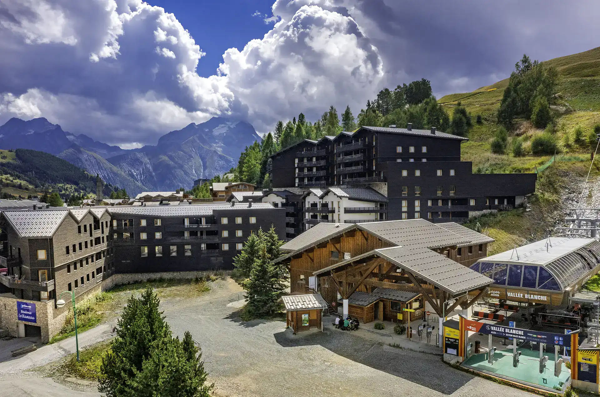 View of the Goélia Le Hameau holiday residence in Les Deux Alpes