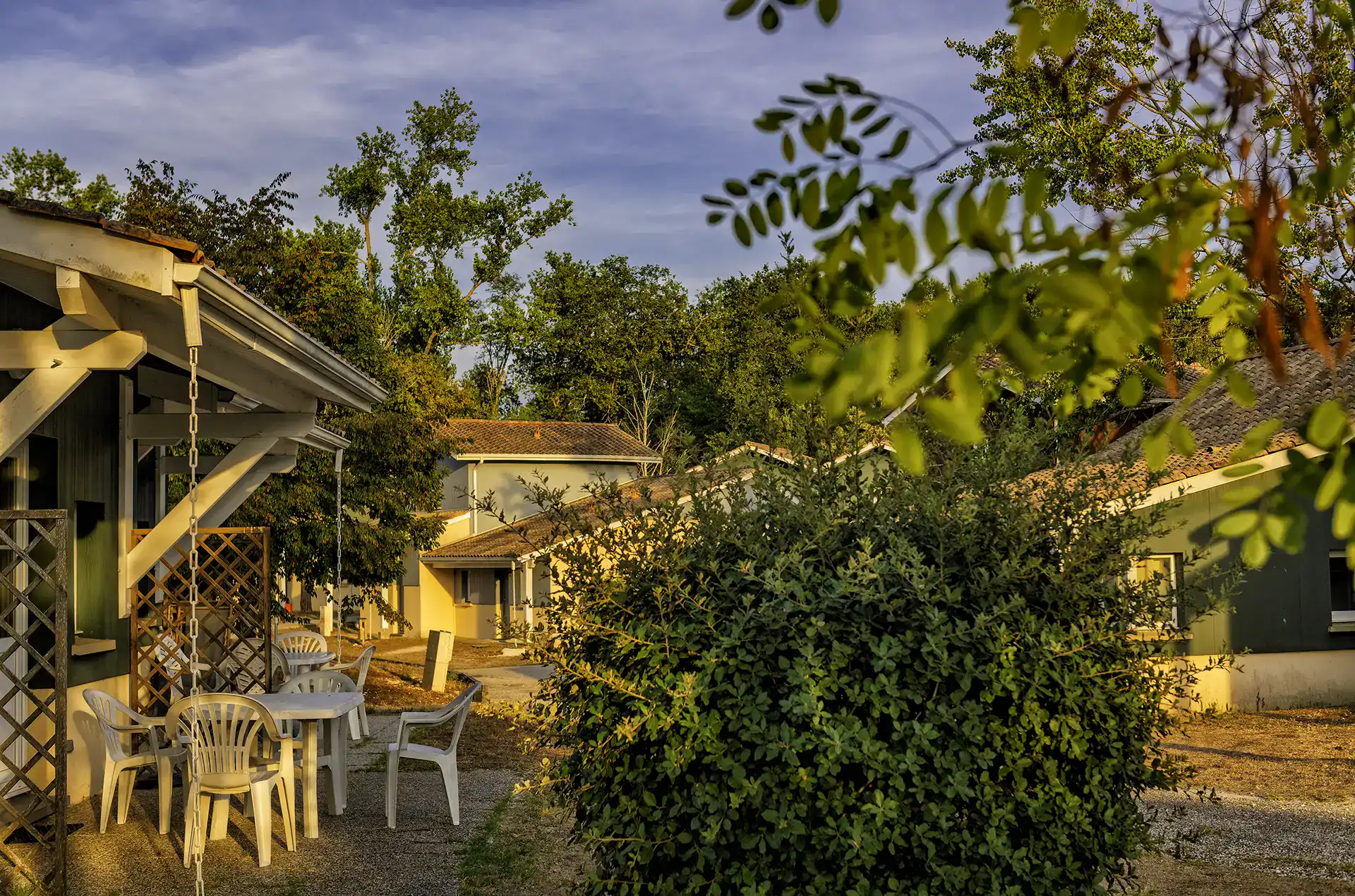 Les maisons arcachonnaises de la résidence de vacances Goélia Les Rives de St Brice à Arès sur le Bassin d'Arcachon