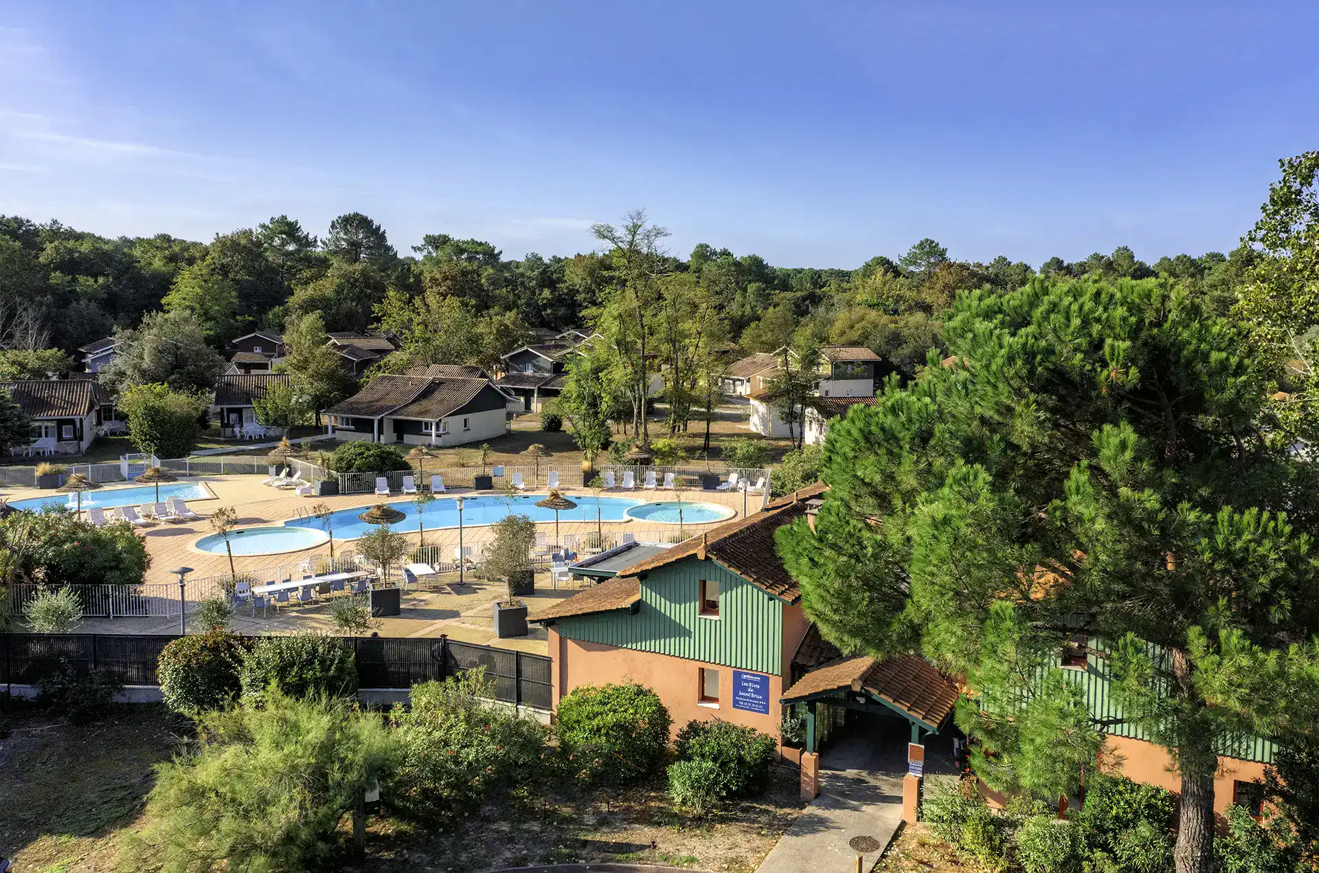 La résidence de vacances Goélia Les Rives de St Brice avec piscines extérieures à Arès sur le Bassin d'Arcachon