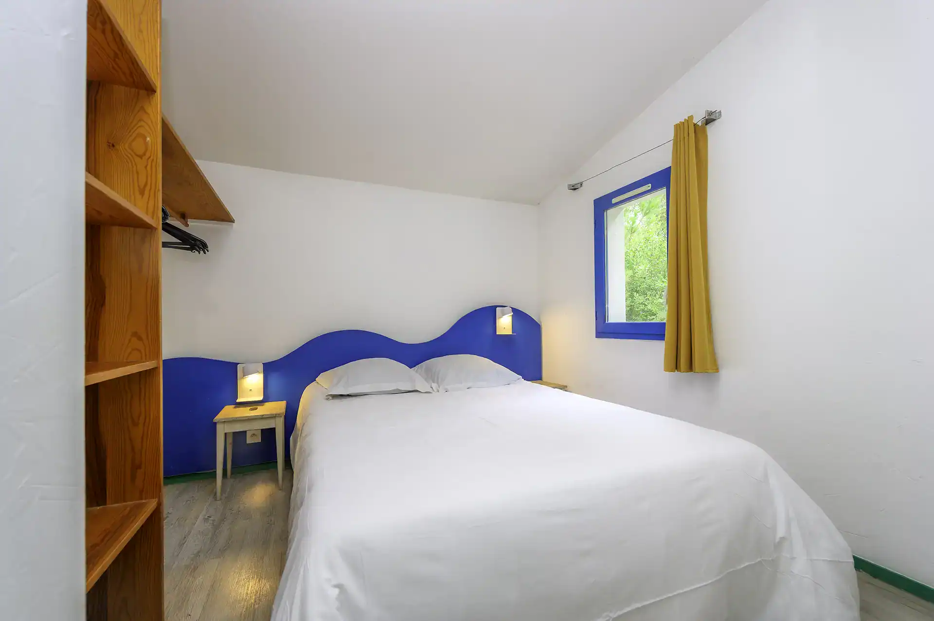 Exemple d'une chambre double d'une cabane de pêcheurs de la résidence de vacances Goélia Les Rives de St Brice à Arès sur le Bassin d'Arcachon
