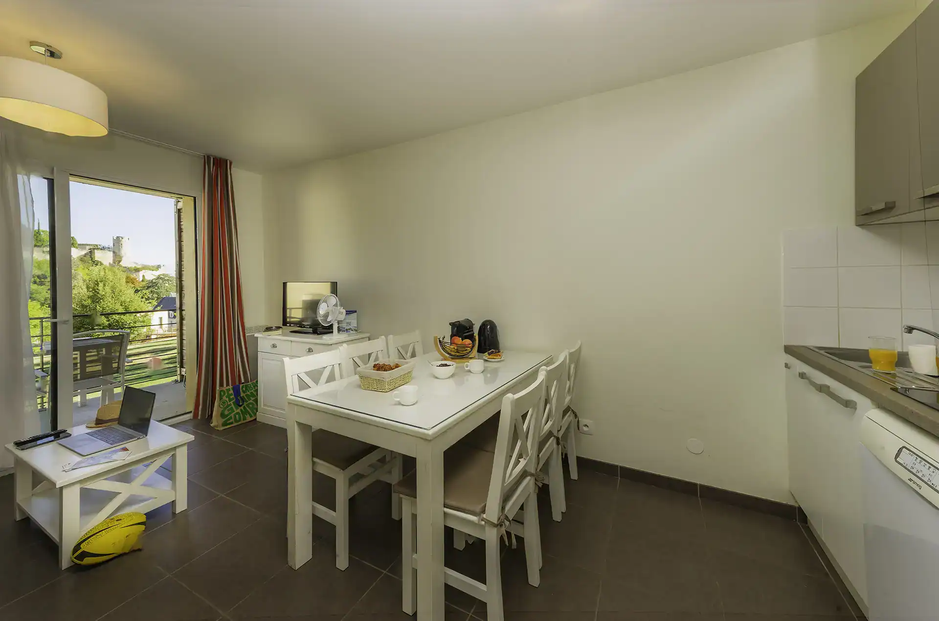 Exemple d'un intérieur d'un logement de la résidence de vacances Goélia Le Clos St Michel à Chinon dans les Châteaux de la Loire