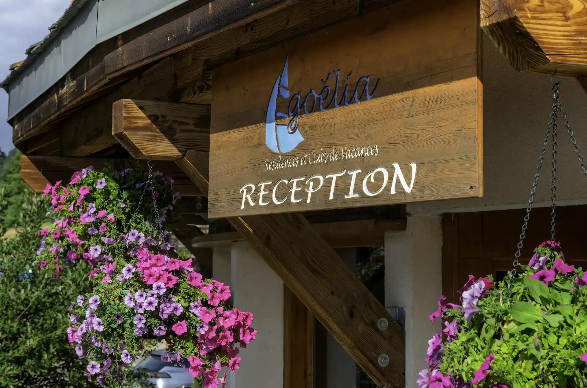 Reception at the Goélia Les Flocons d'Argent vacation resort in Aussois